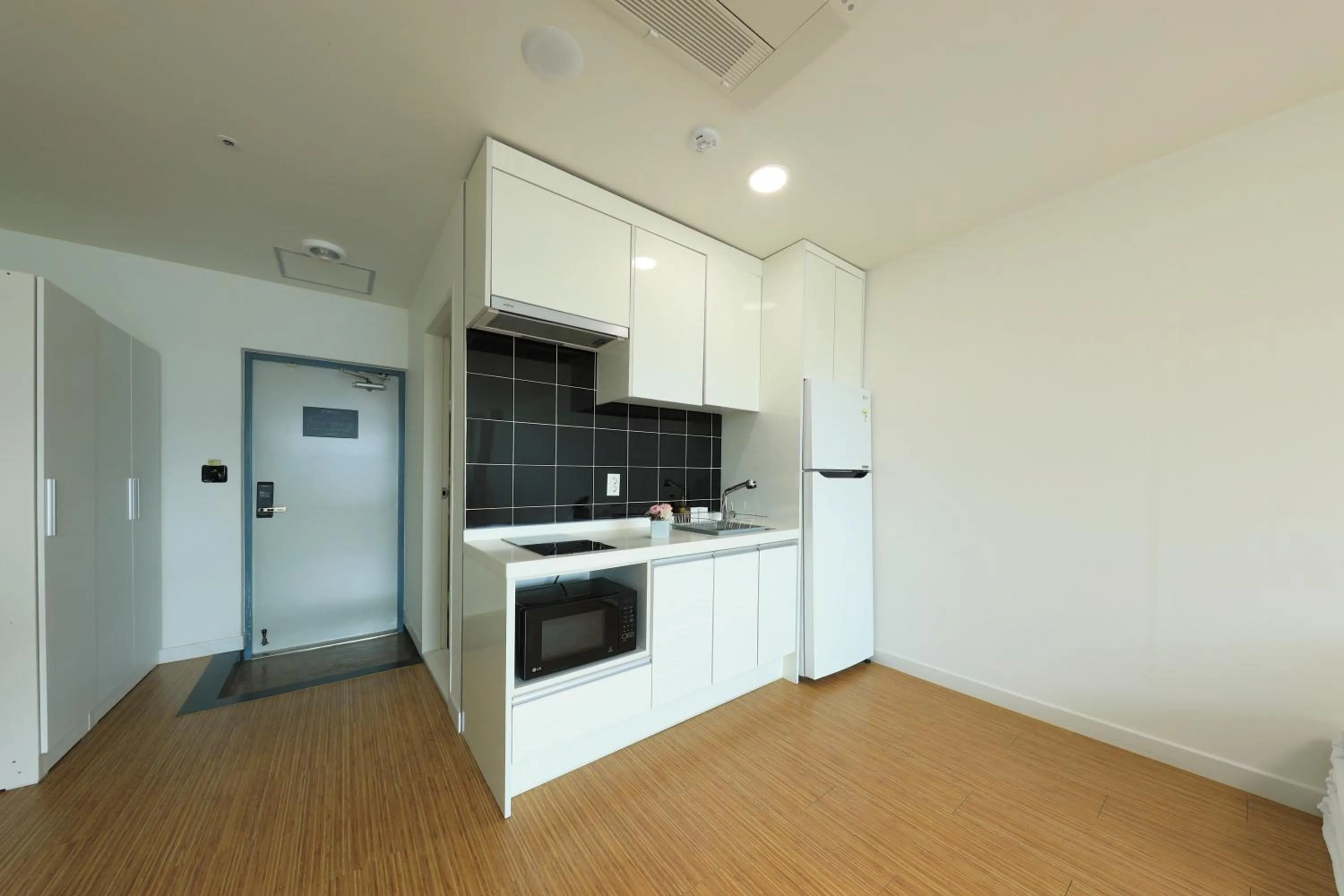 Kitchen or kitchenette in Doya Hotel Geoje