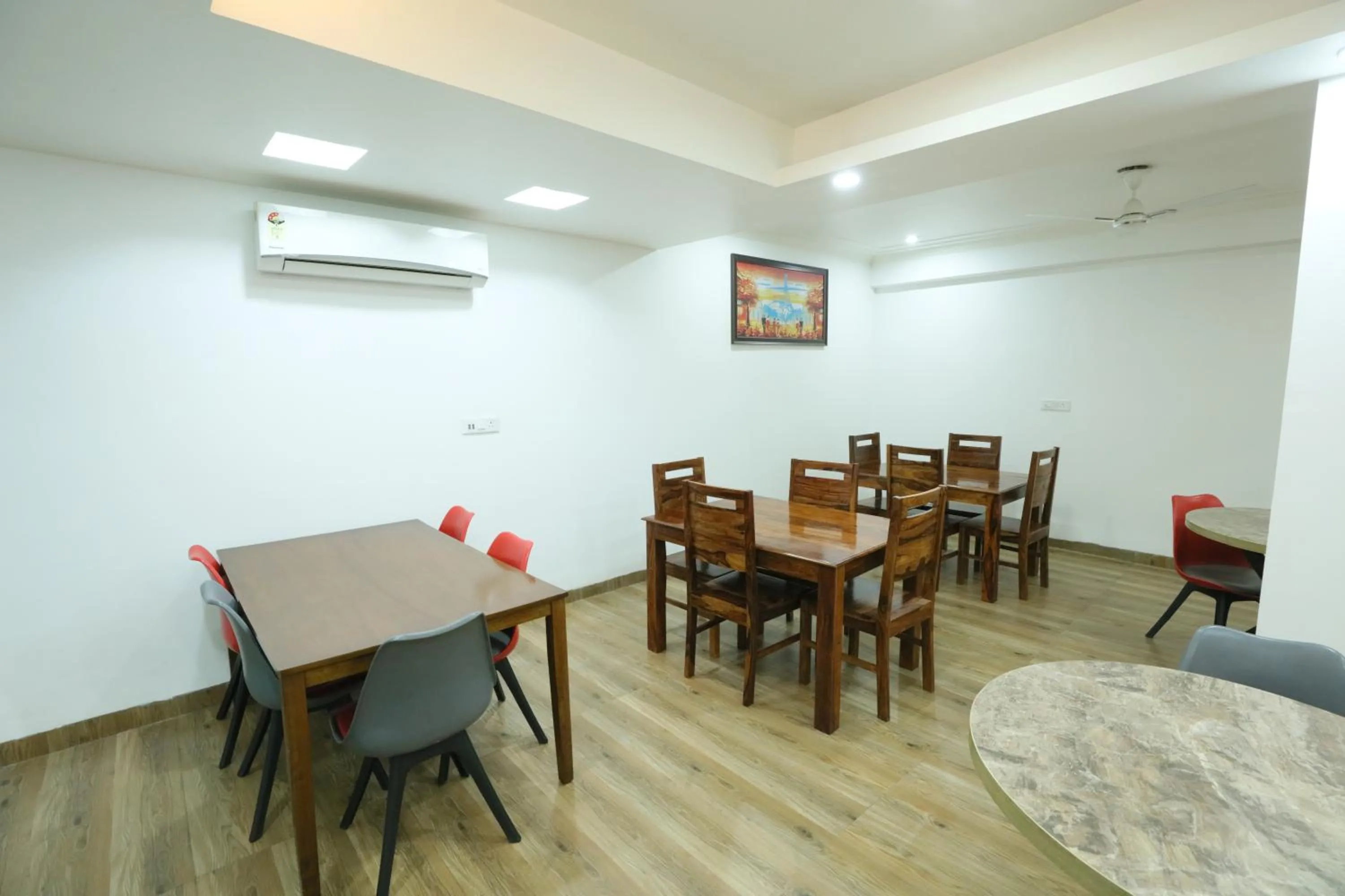 Restaurant/places to eat in CORPORATE STAYS-Golf Course Road