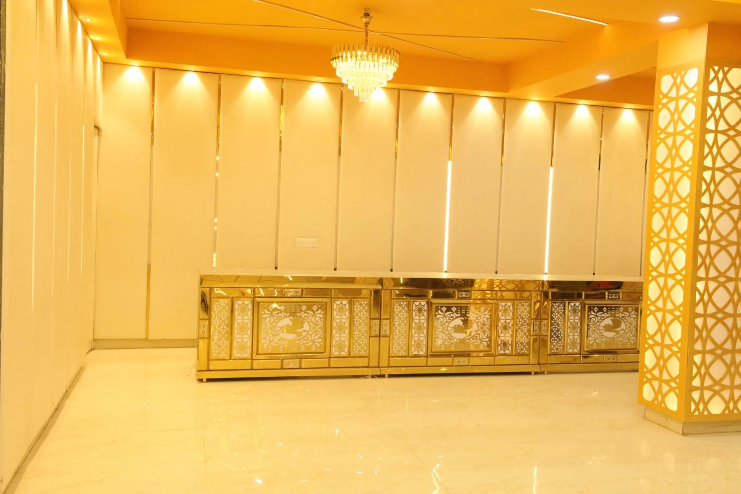 Banquet/Function facilities in CORPORATE STAYS-Golf Course Road