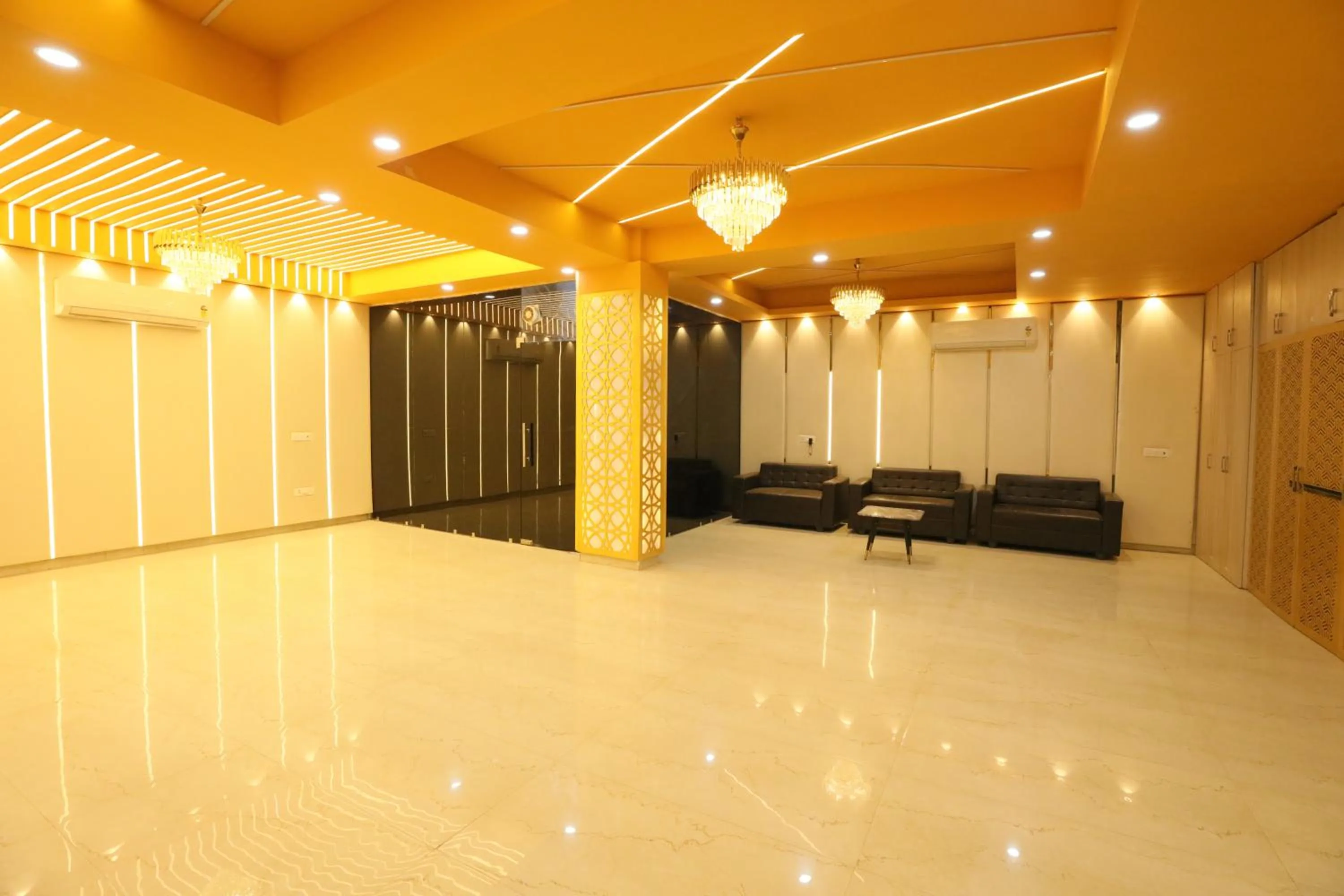 Banquet/Function facilities in CORPORATE STAYS-Golf Course Road