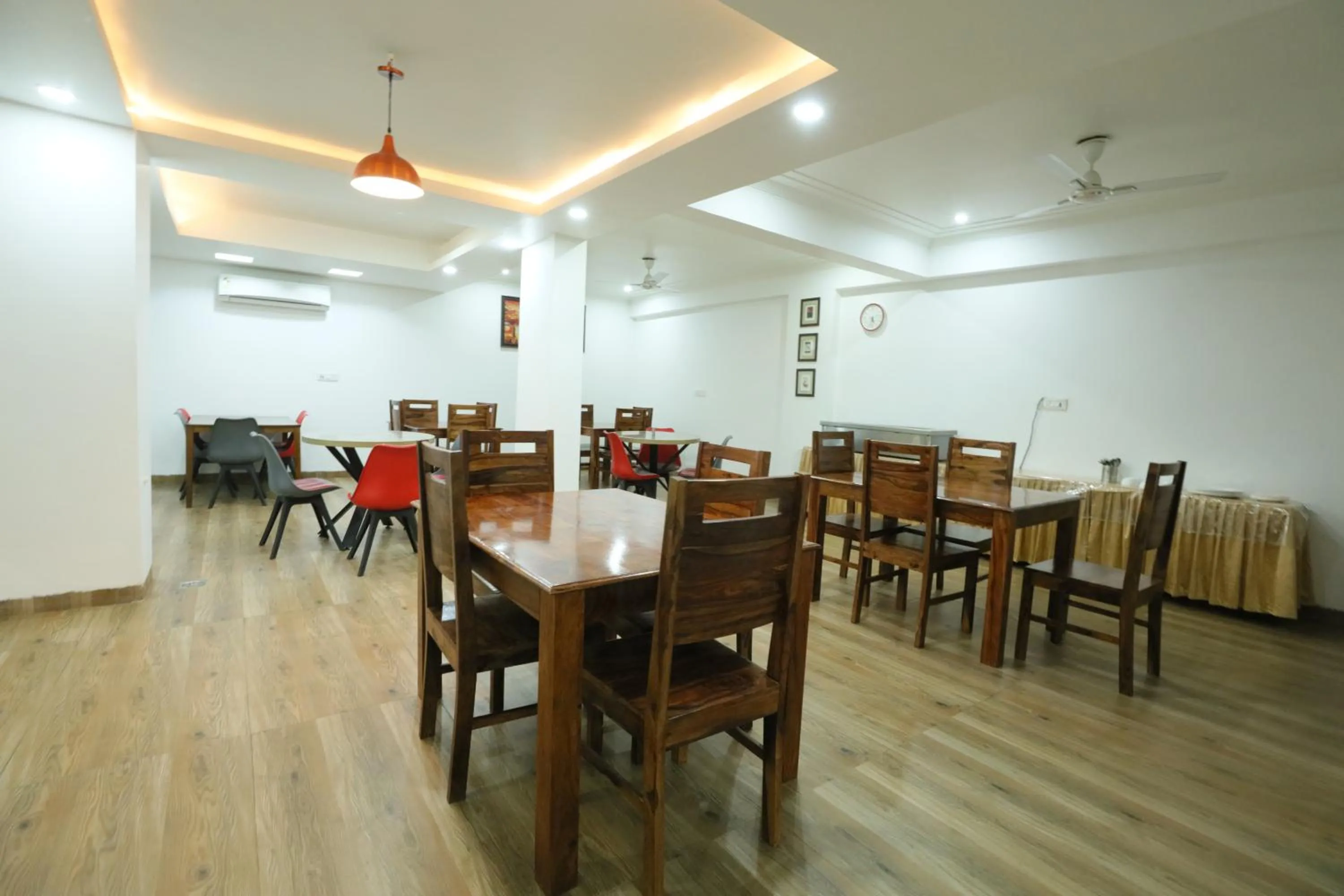 Restaurant/places to eat in CORPORATE STAYS-Golf Course Road