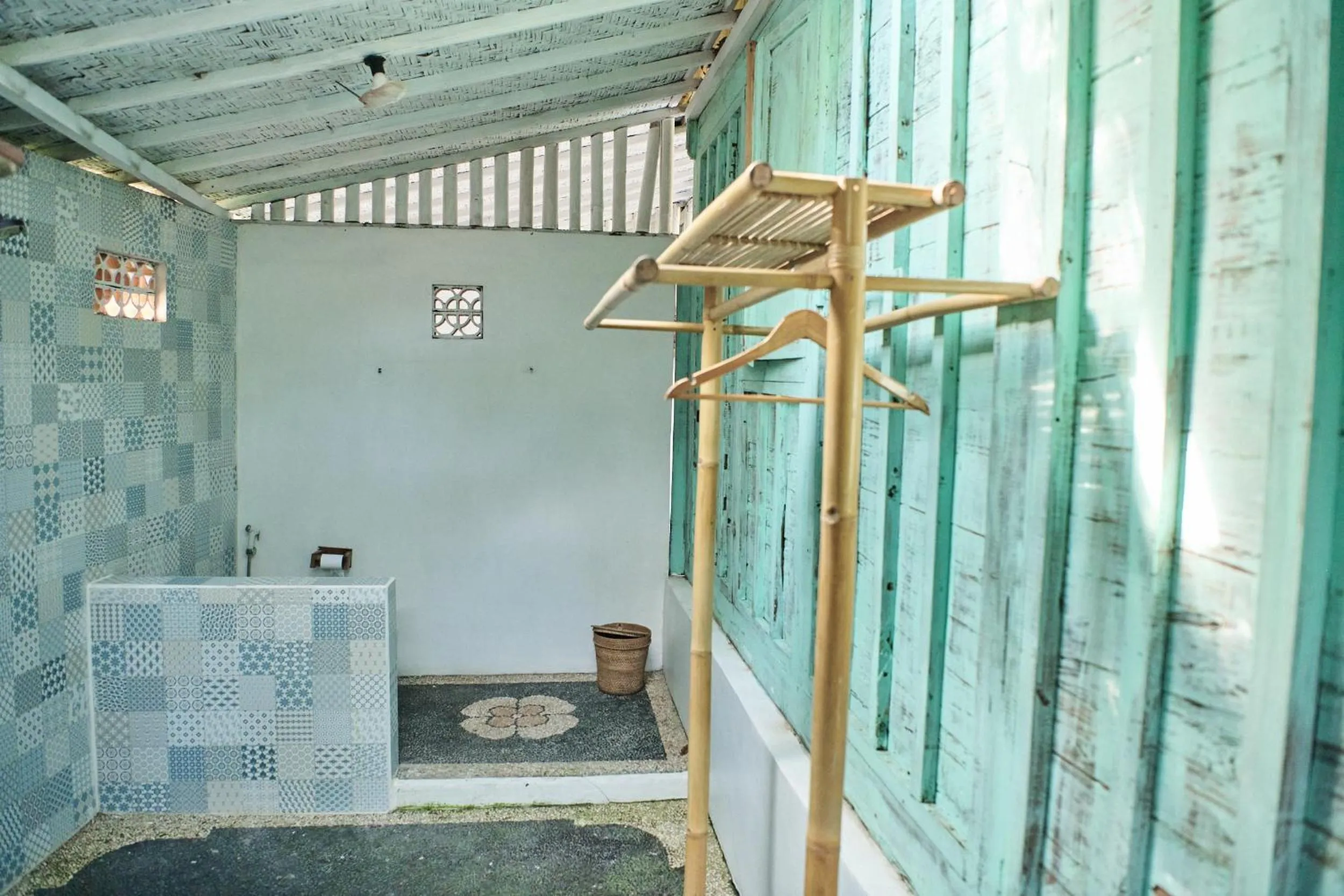 Shower in Lembah Sentosa