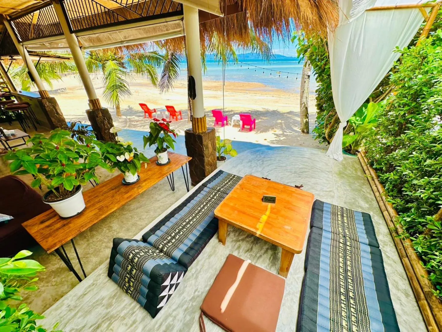 Restaurant/places to eat in The Scenery Beach Resort