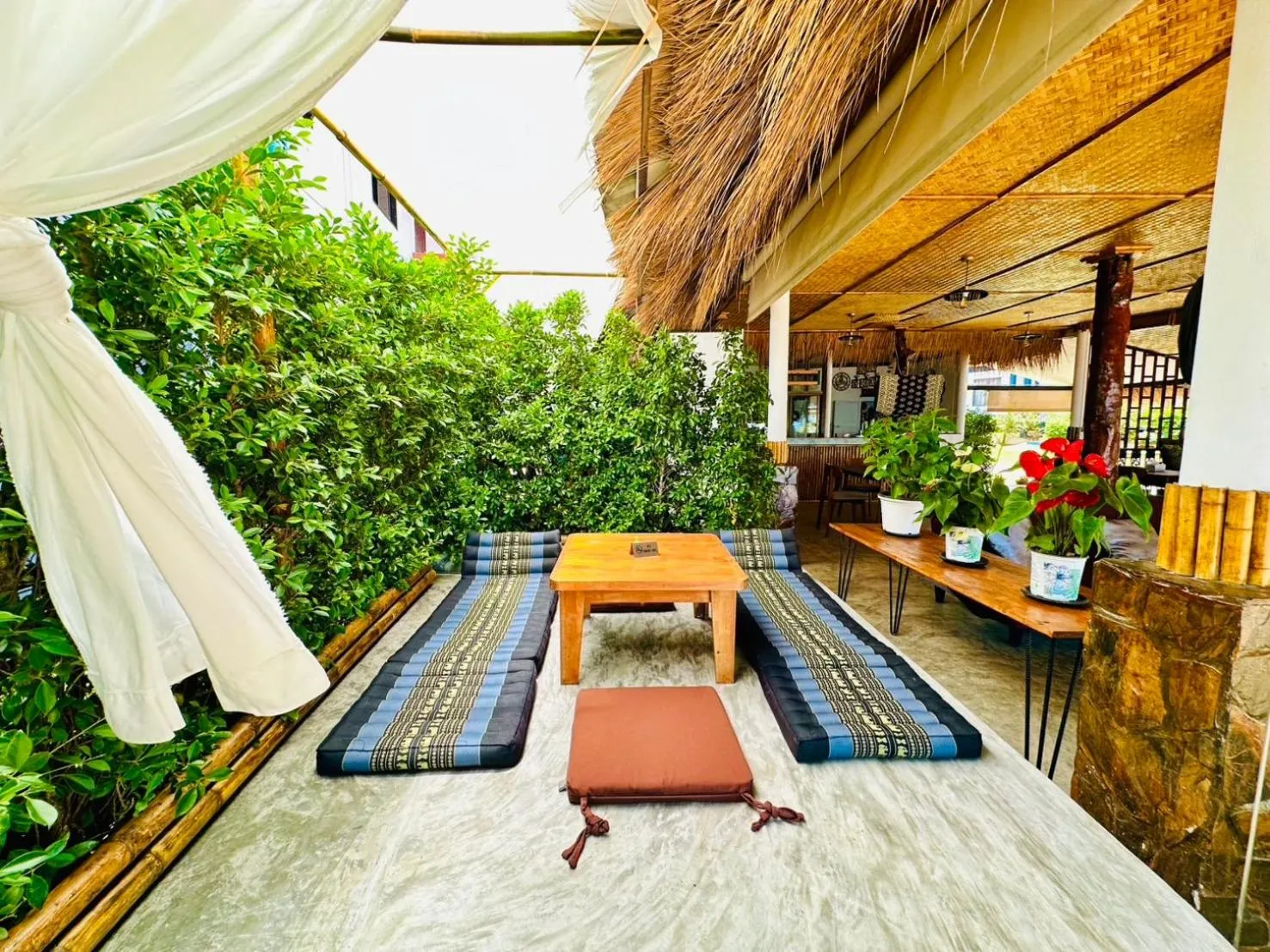 Restaurant/places to eat in The Scenery Beach Resort