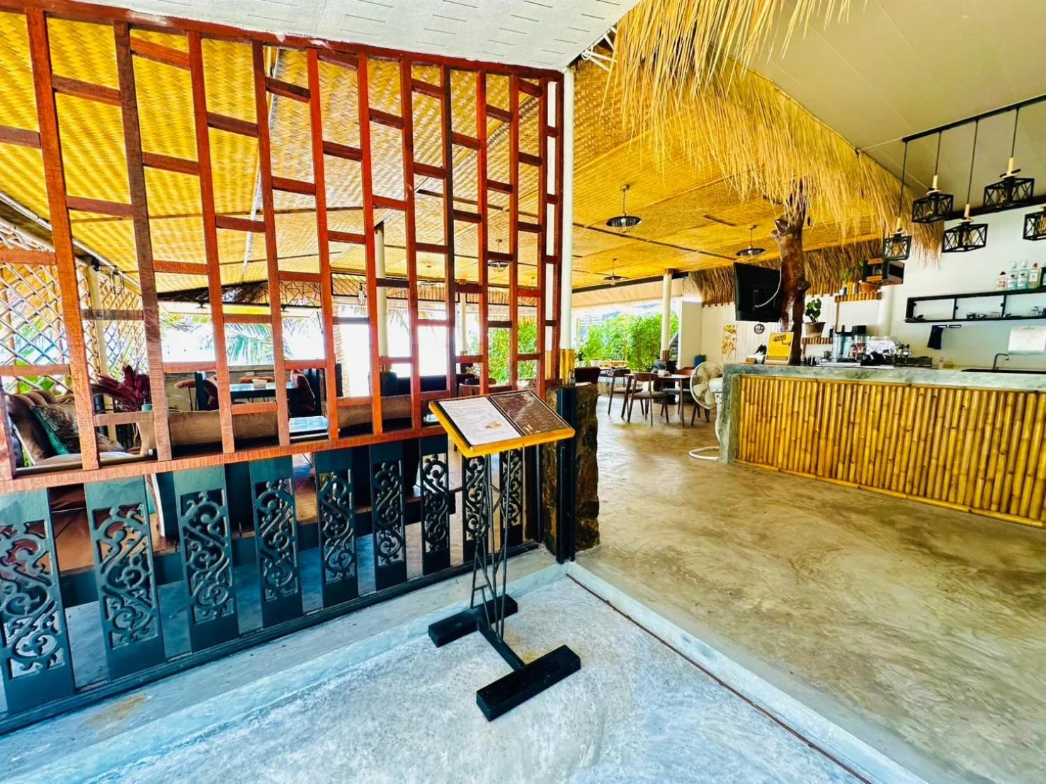 Restaurant/places to eat in The Scenery Beach Resort