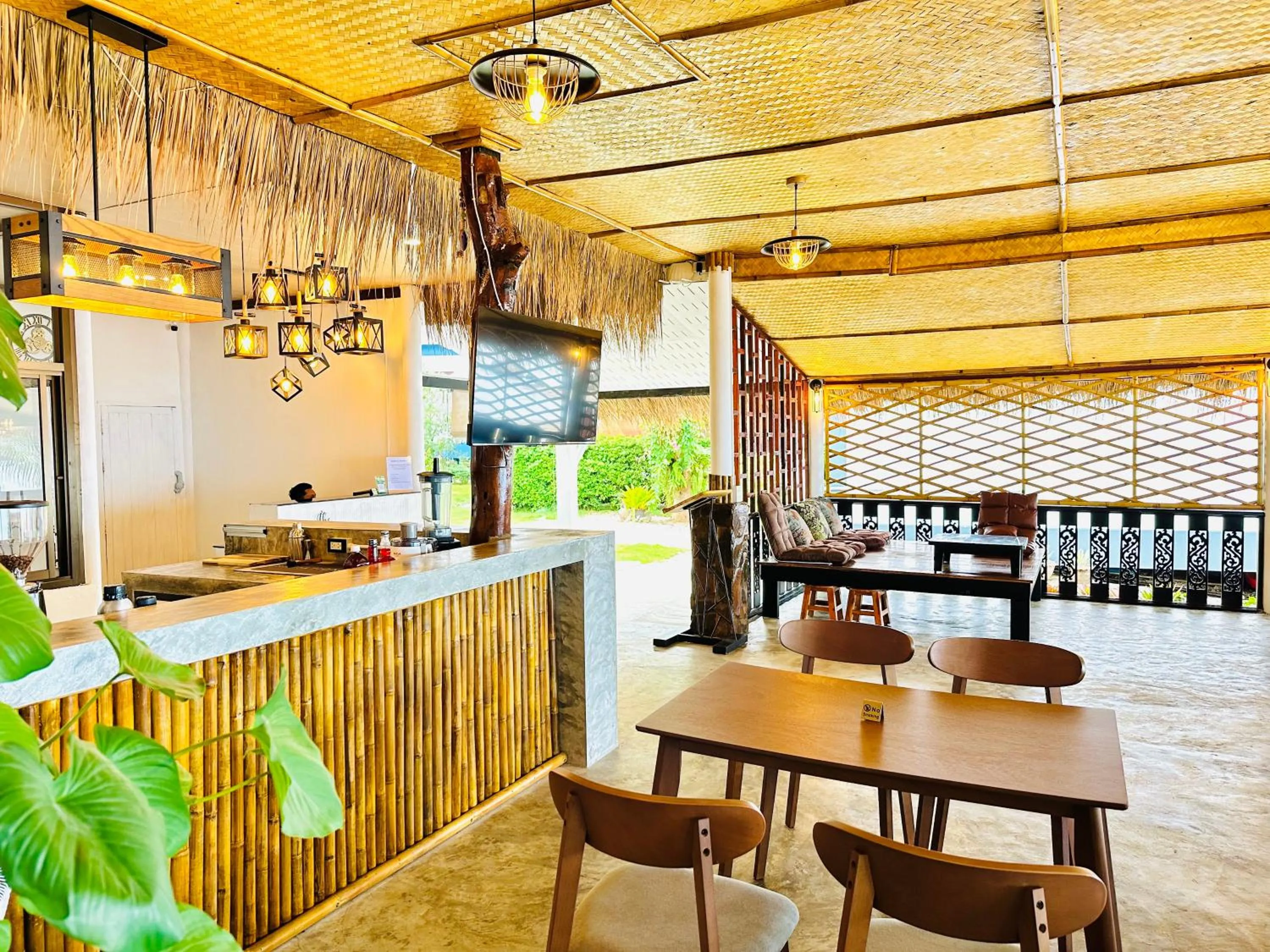 Restaurant/places to eat in The Scenery Beach Resort