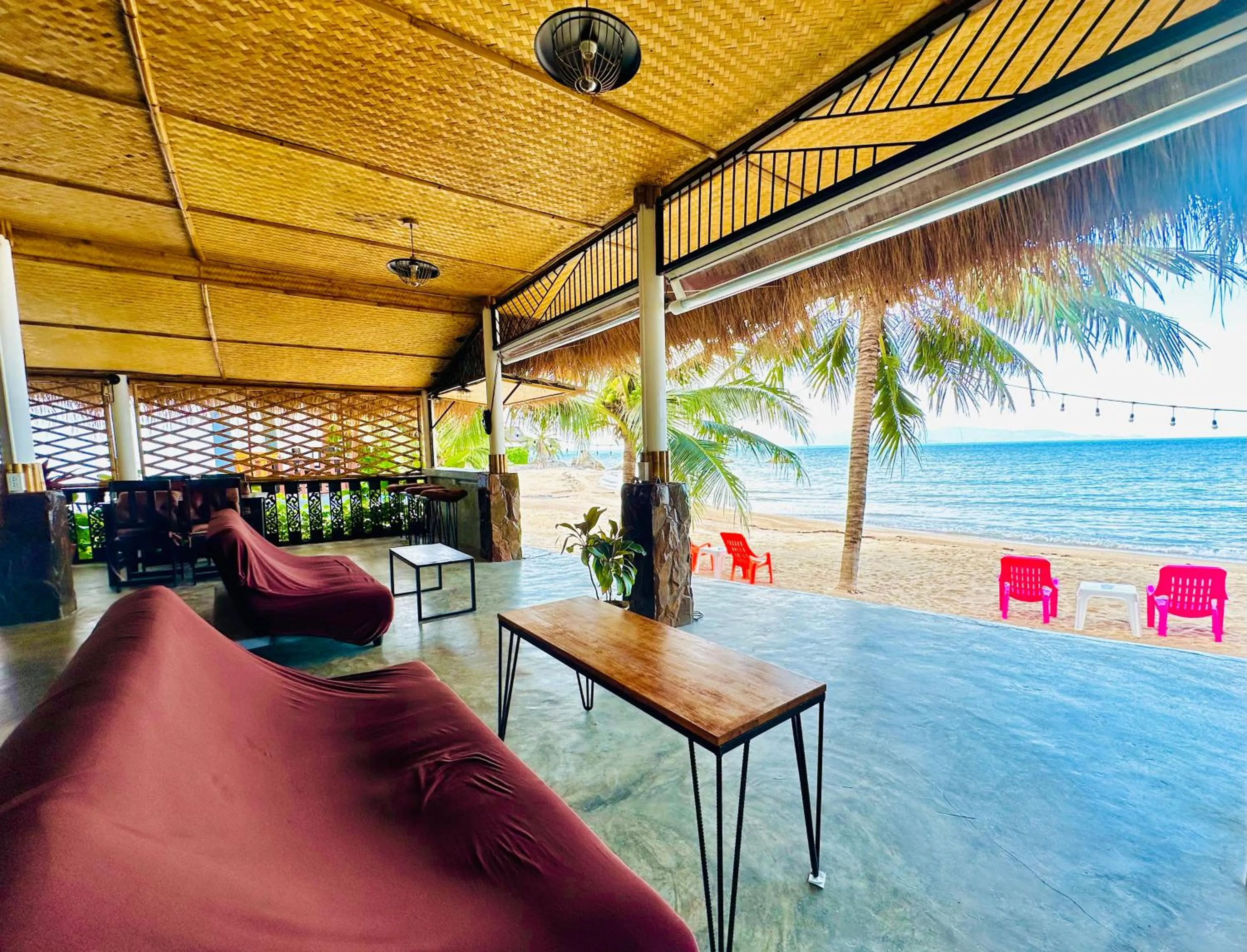 Restaurant/places to eat in The Scenery Beach Resort