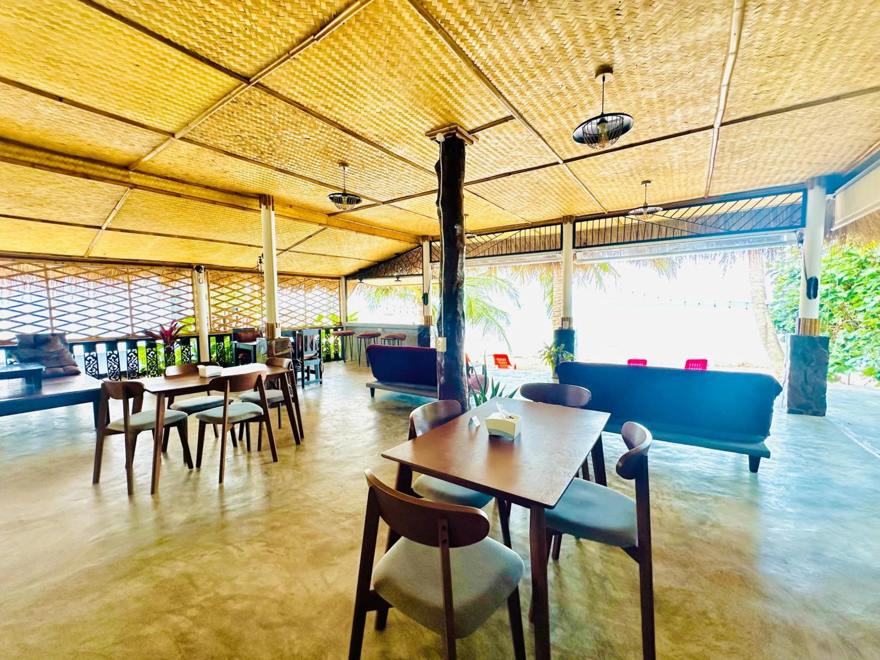 Restaurant/places to eat in The Scenery Beach Resort