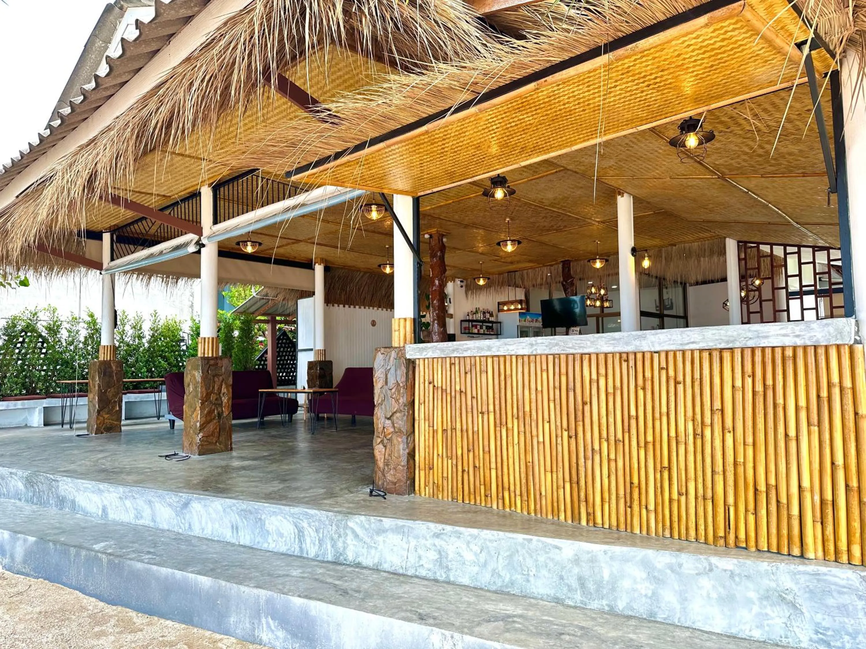 Restaurant/places to eat in The Scenery Beach Resort