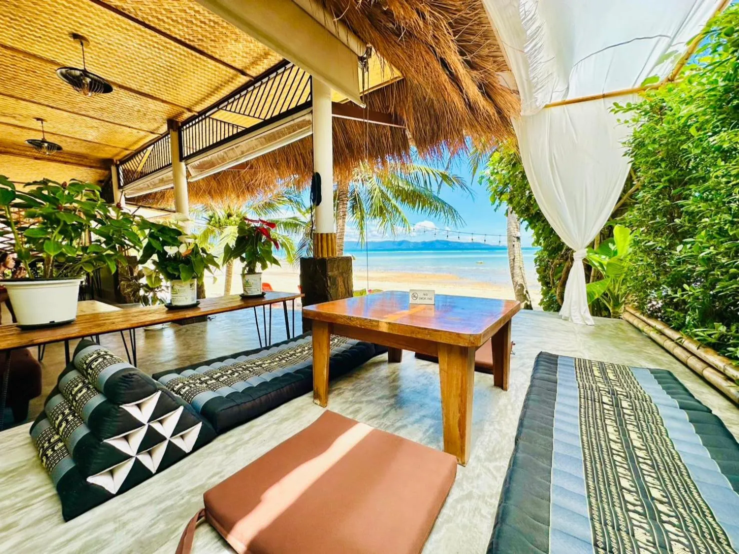 Restaurant/places to eat in The Scenery Beach Resort