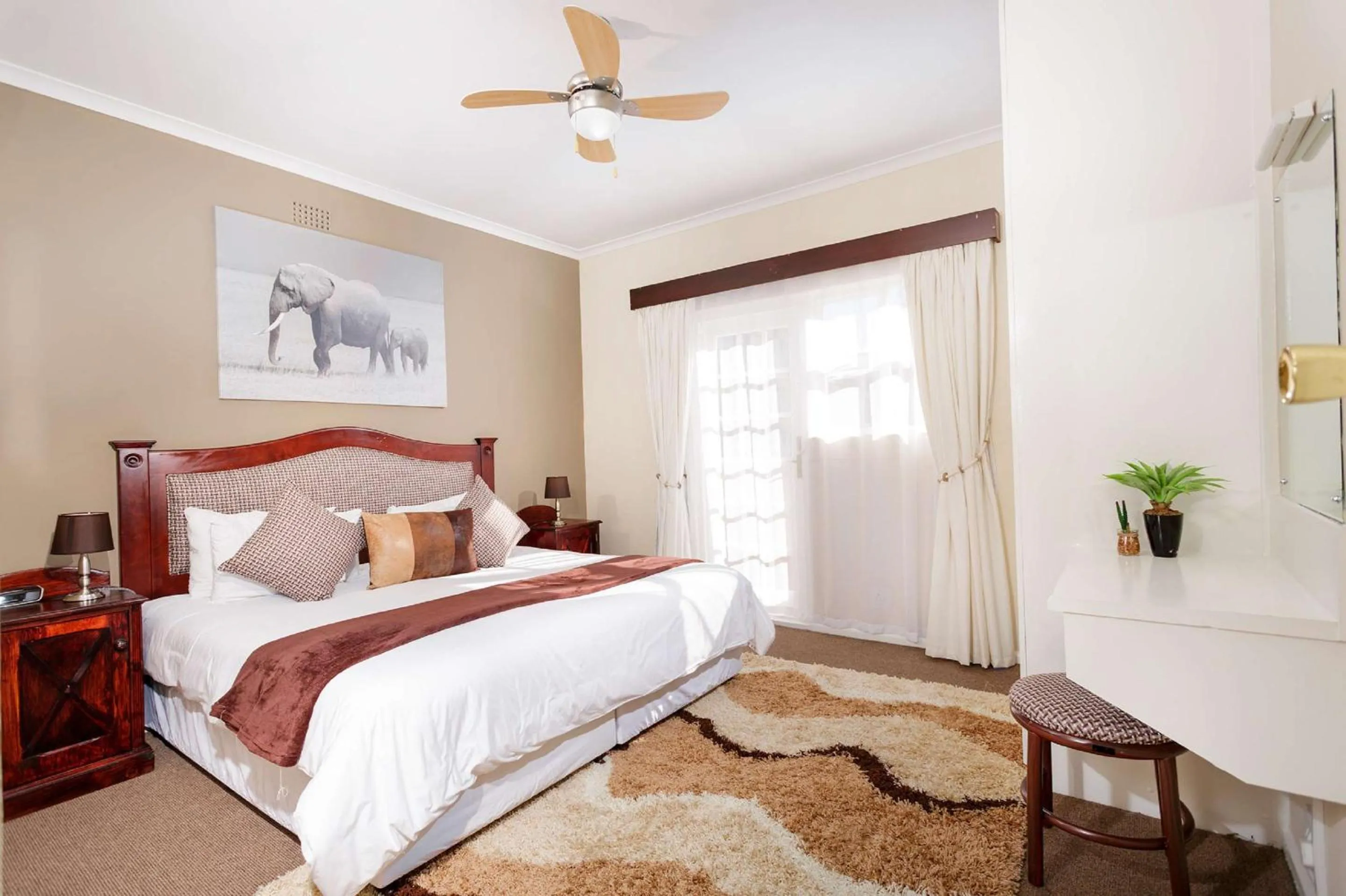Photo of the whole room in Best Western Cape Suites Hotel