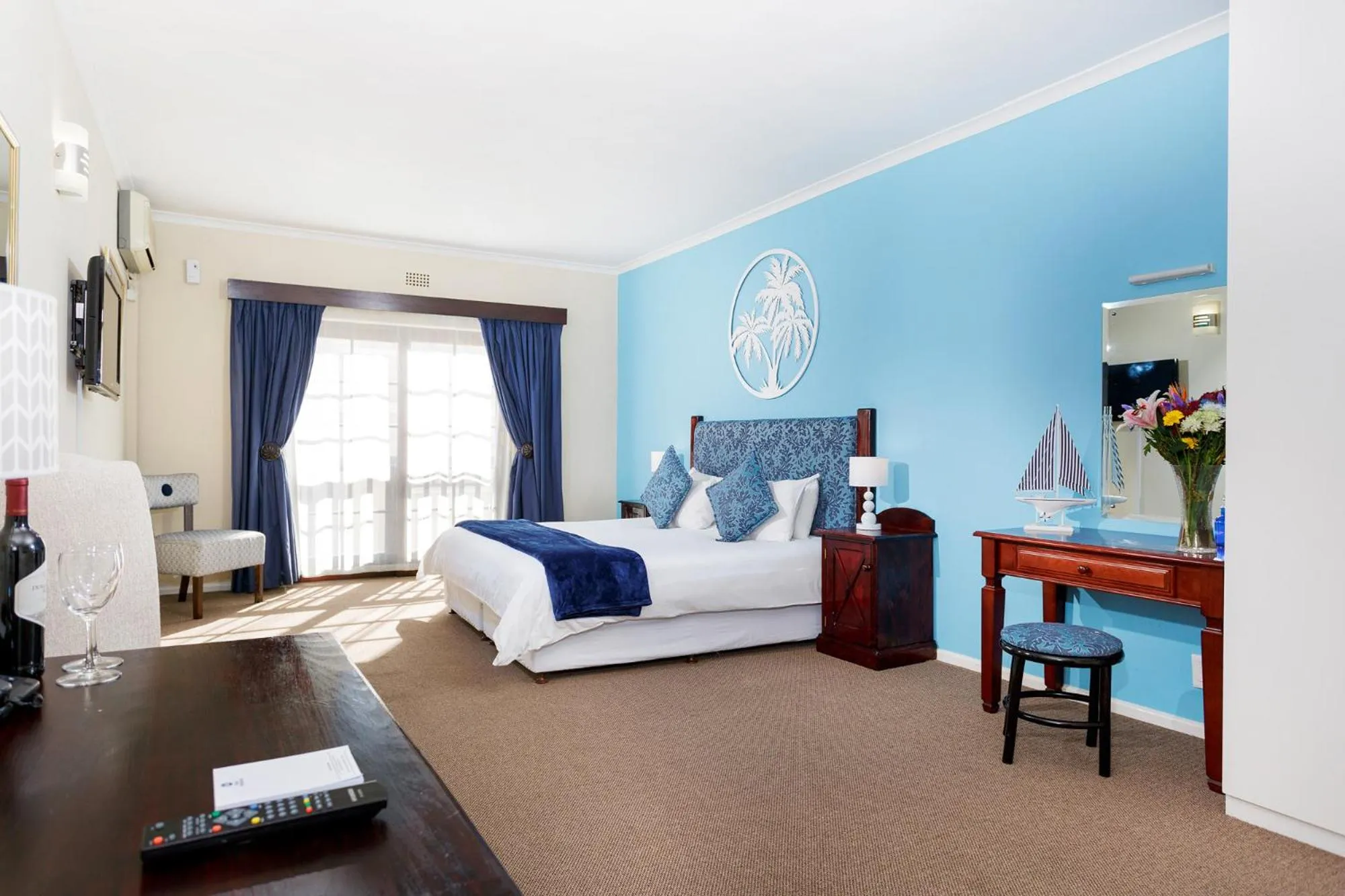 Bedroom in Best Western Cape Suites Hotel