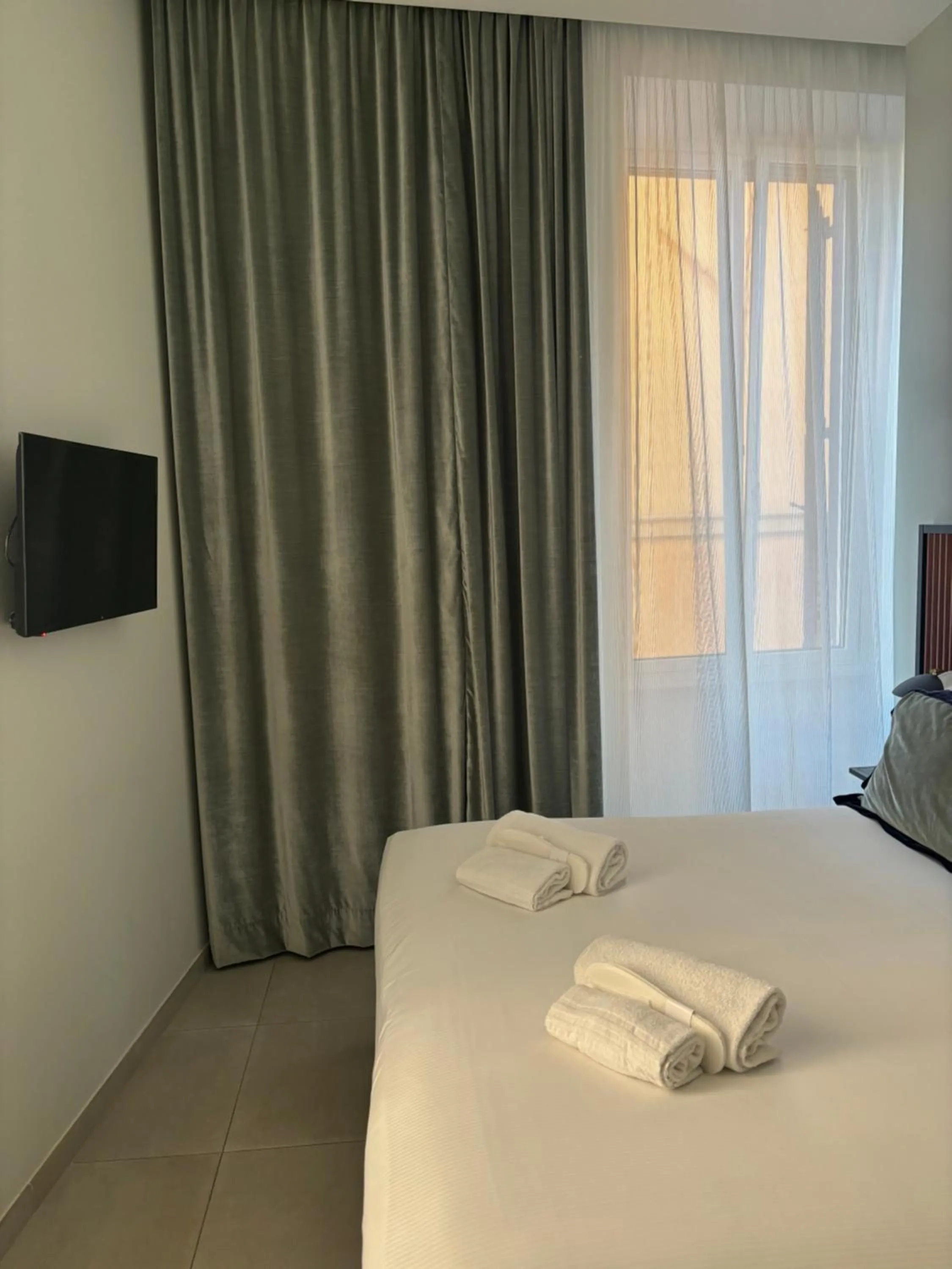 Photo of the whole room, Bed in Navona Theatre Hotel