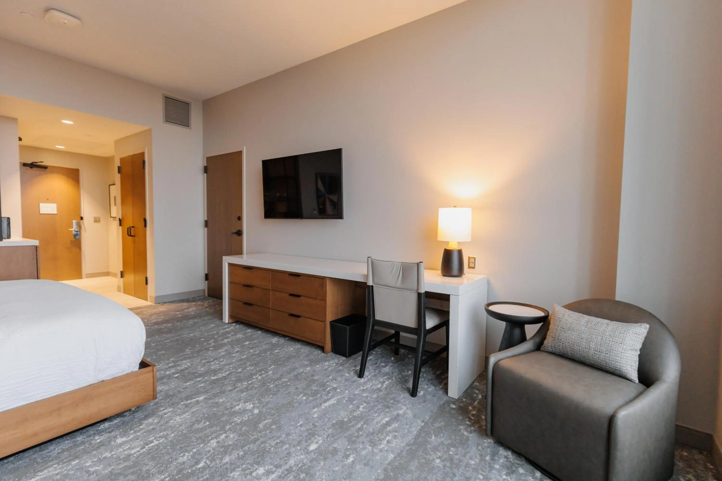 TV and multimedia, Bed in Highpoint Hotel