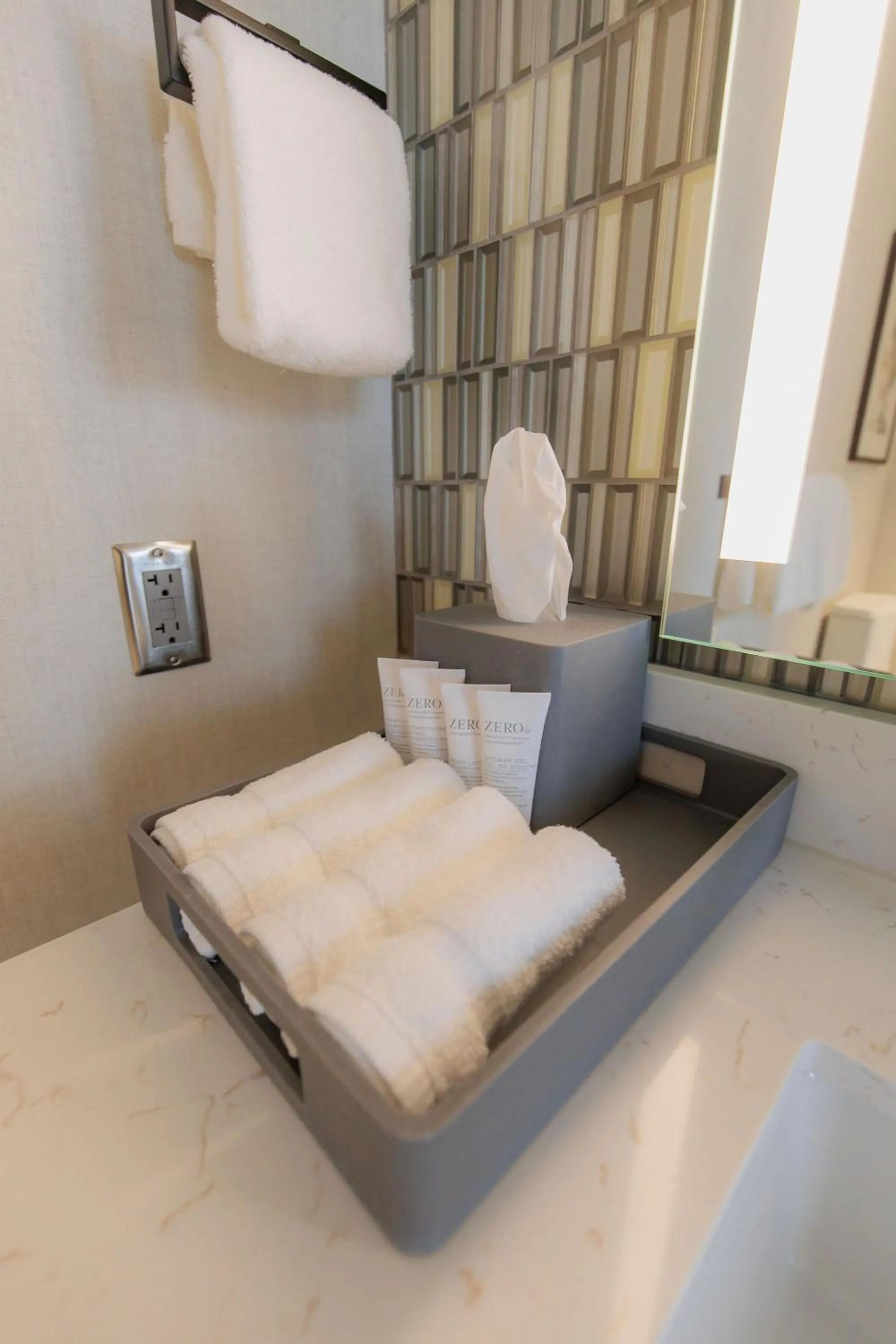 towels, Bed in Highpoint Hotel