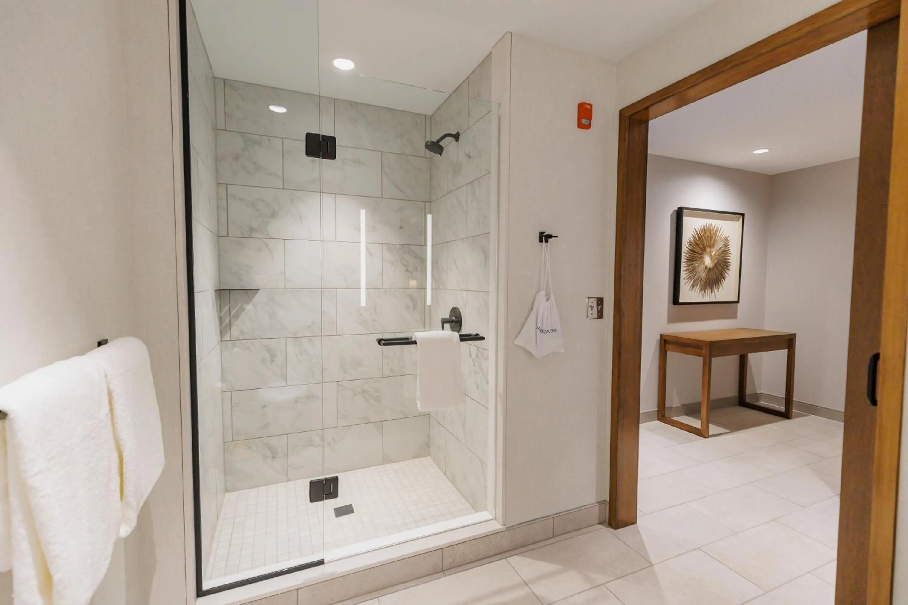 Shower in Highpoint Hotel