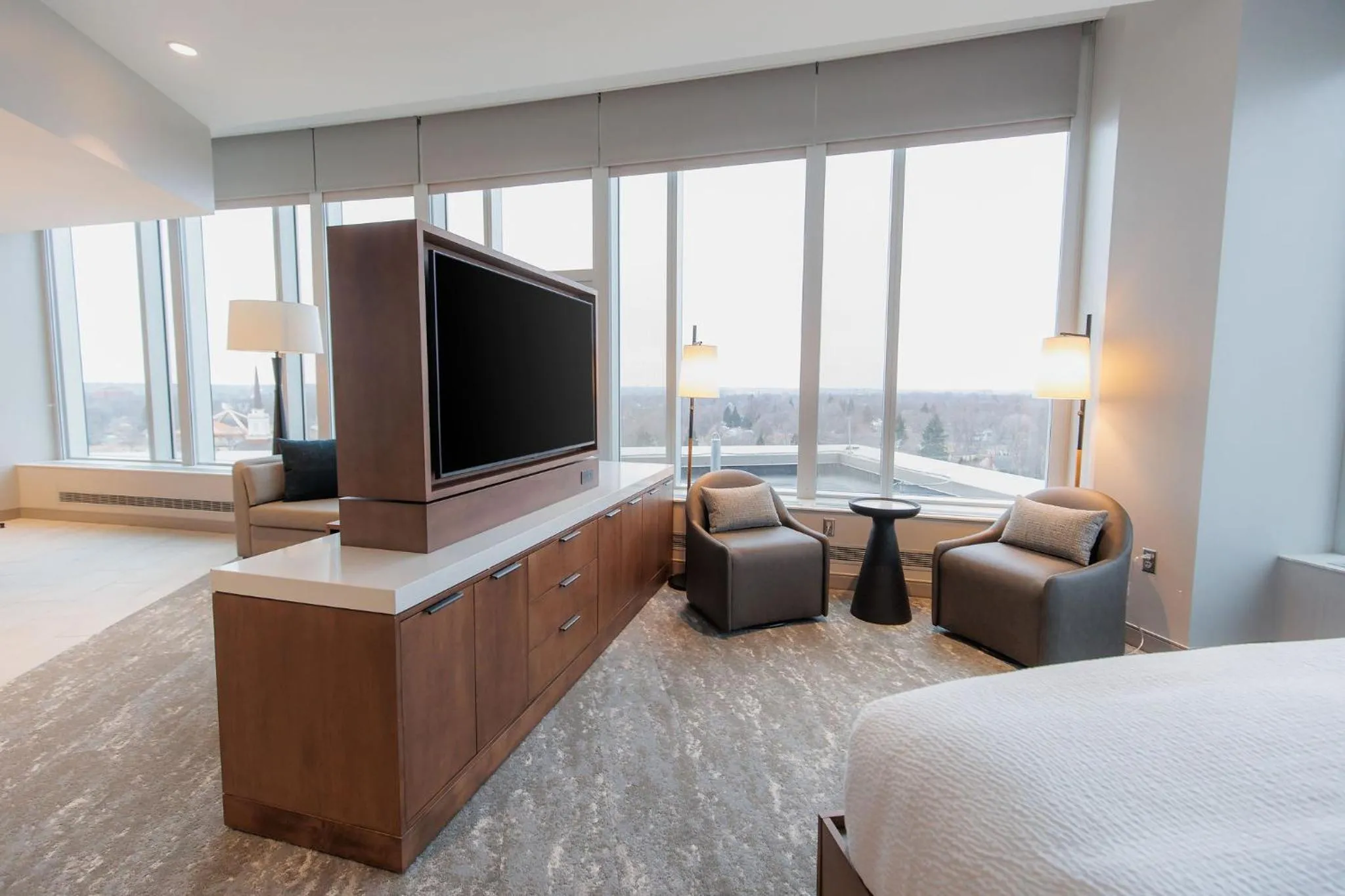 Seating area, Bed in Highpoint Hotel