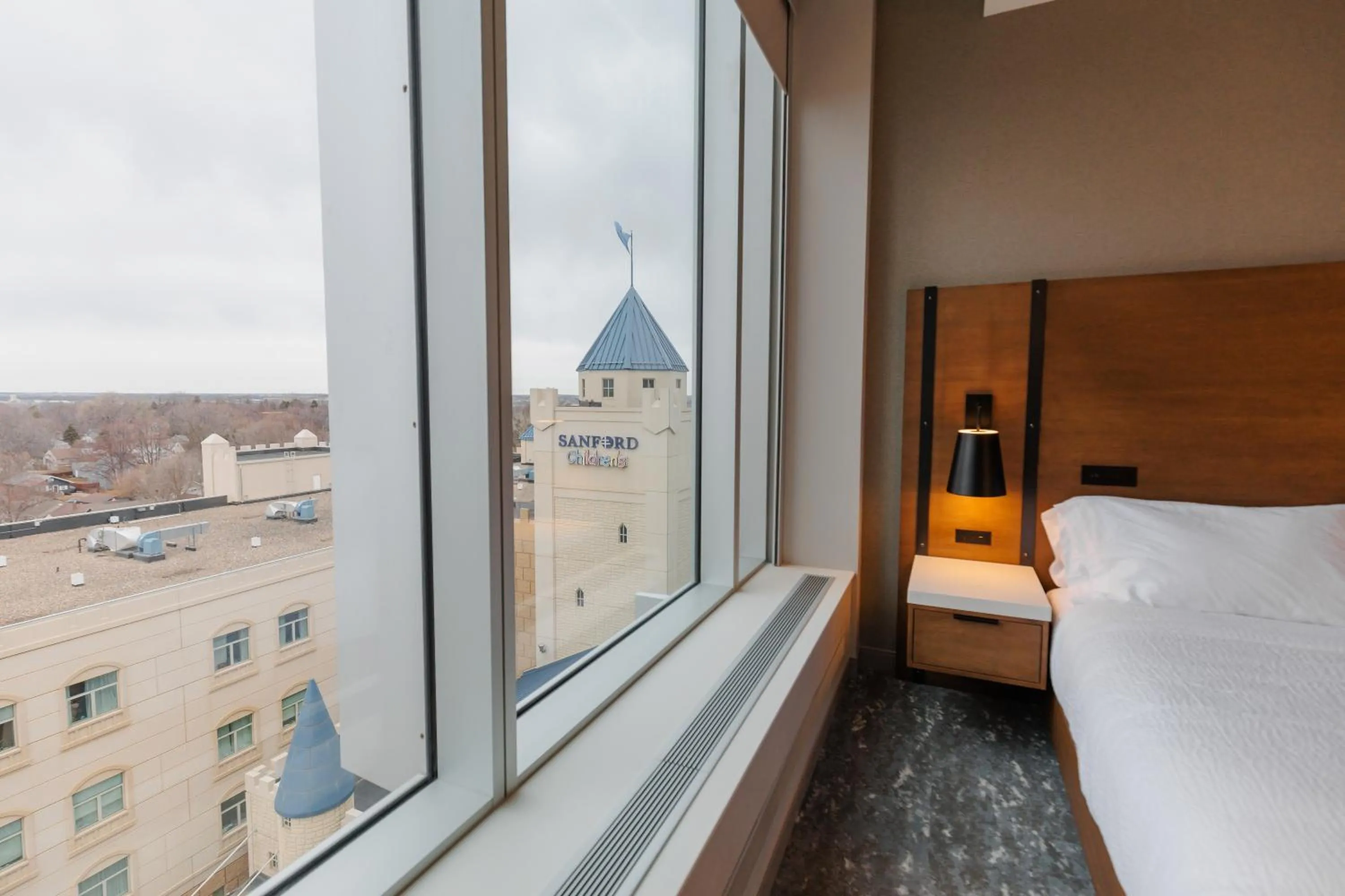 View (from property/room), Bed in Highpoint Hotel