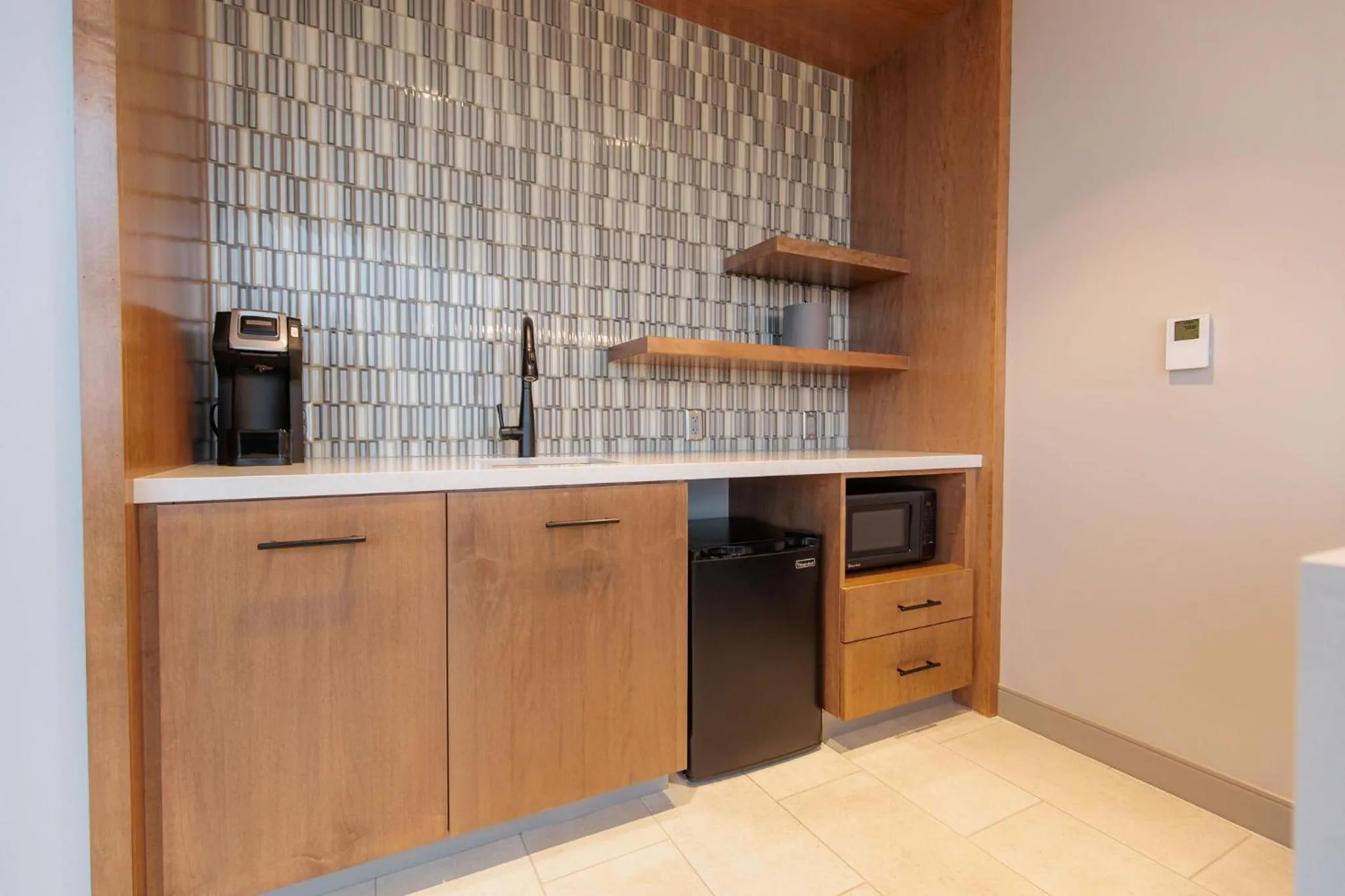 Kitchen or kitchenette in Highpoint Hotel