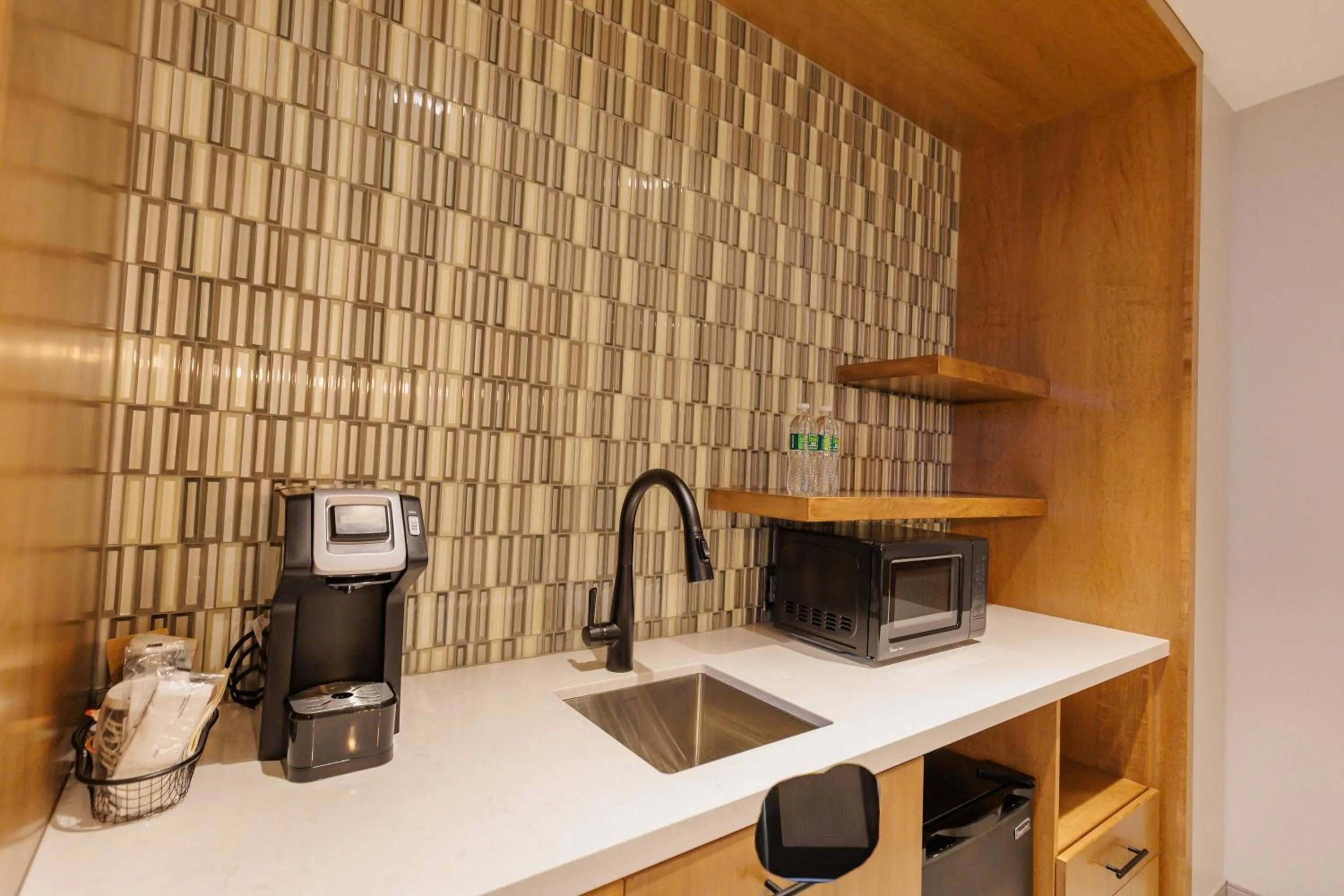 Kitchen or kitchenette in Highpoint Hotel