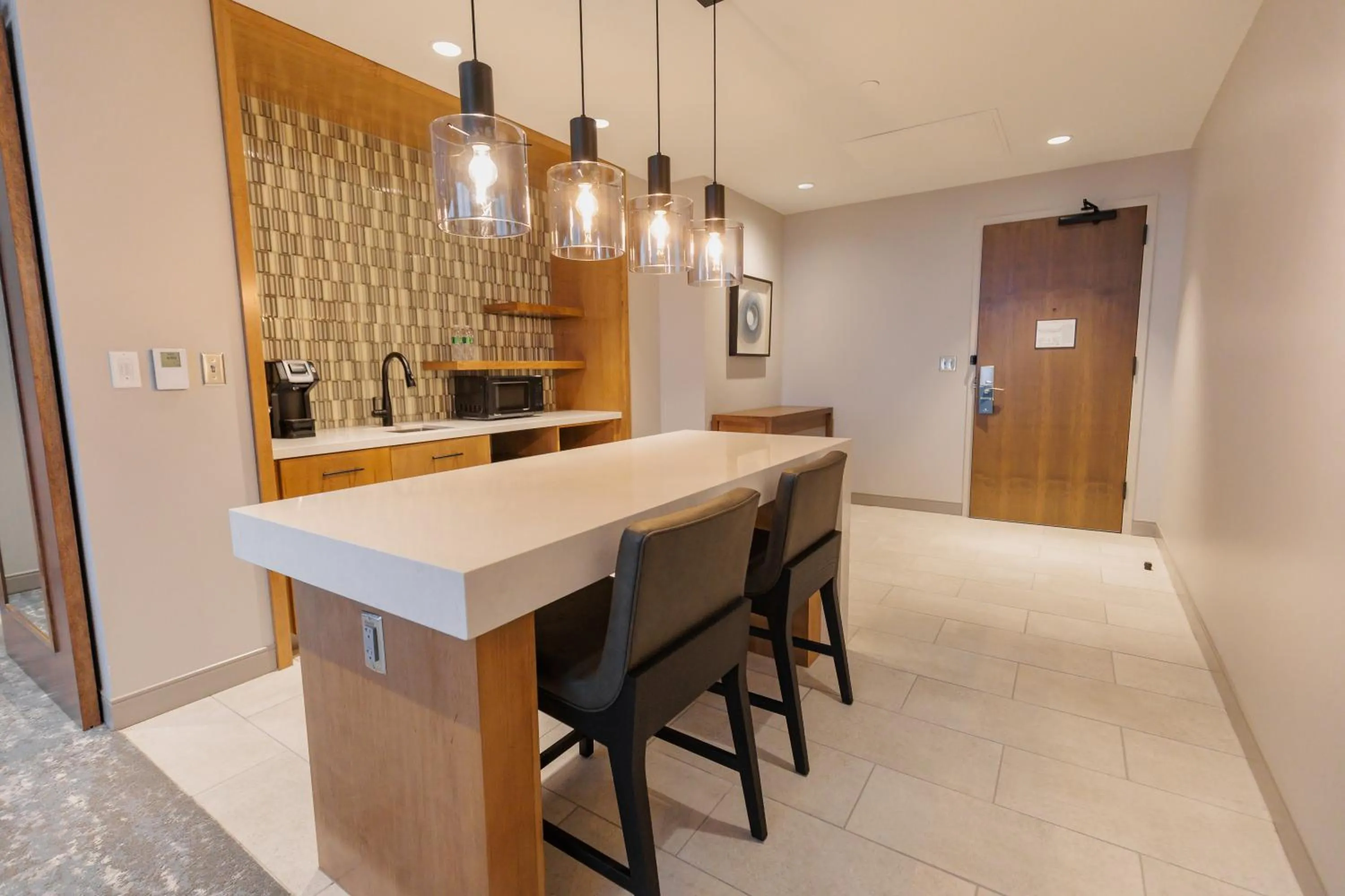 Dining area in Highpoint Hotel