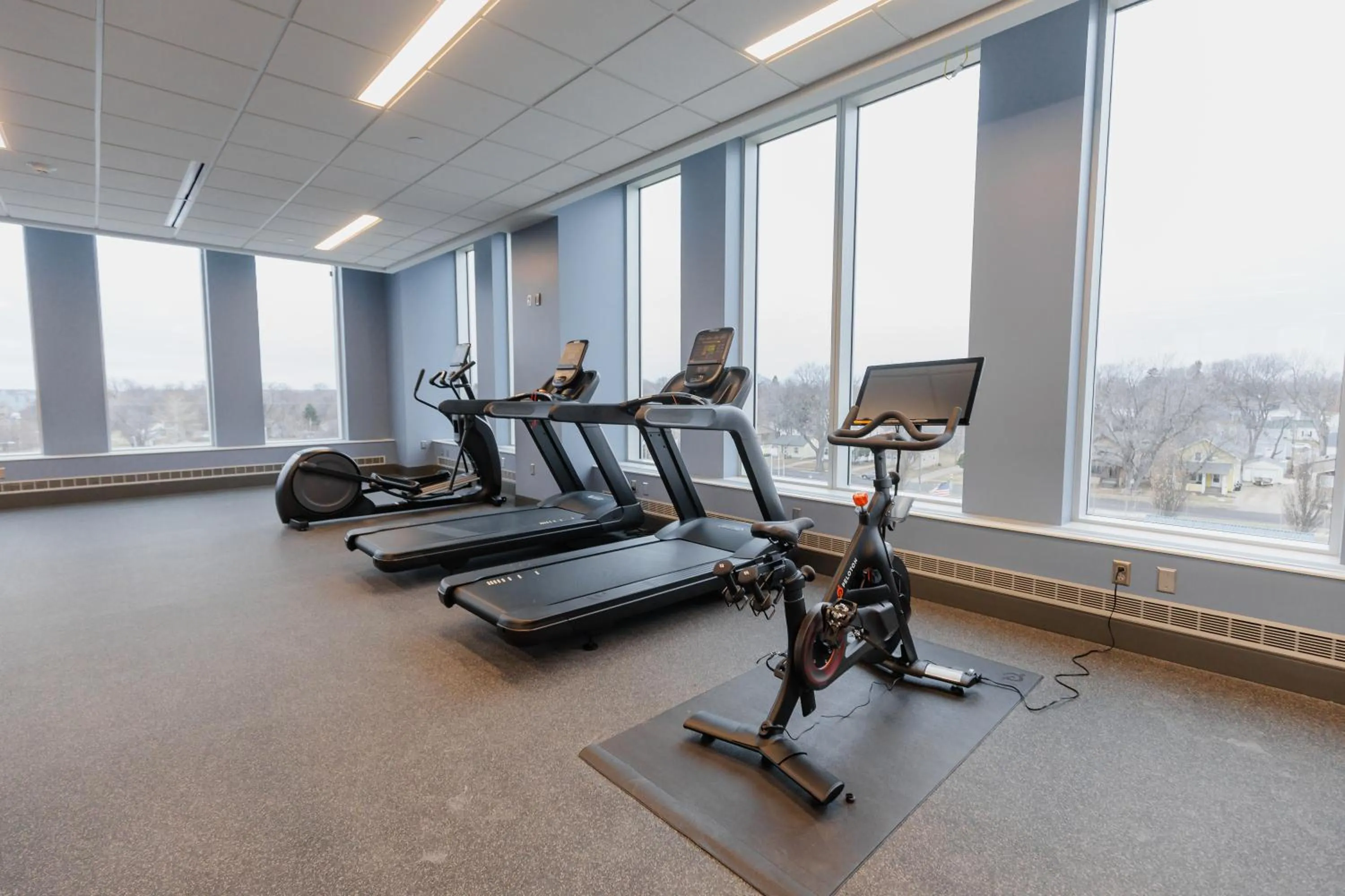 Fitness centre/facilities in Highpoint Hotel