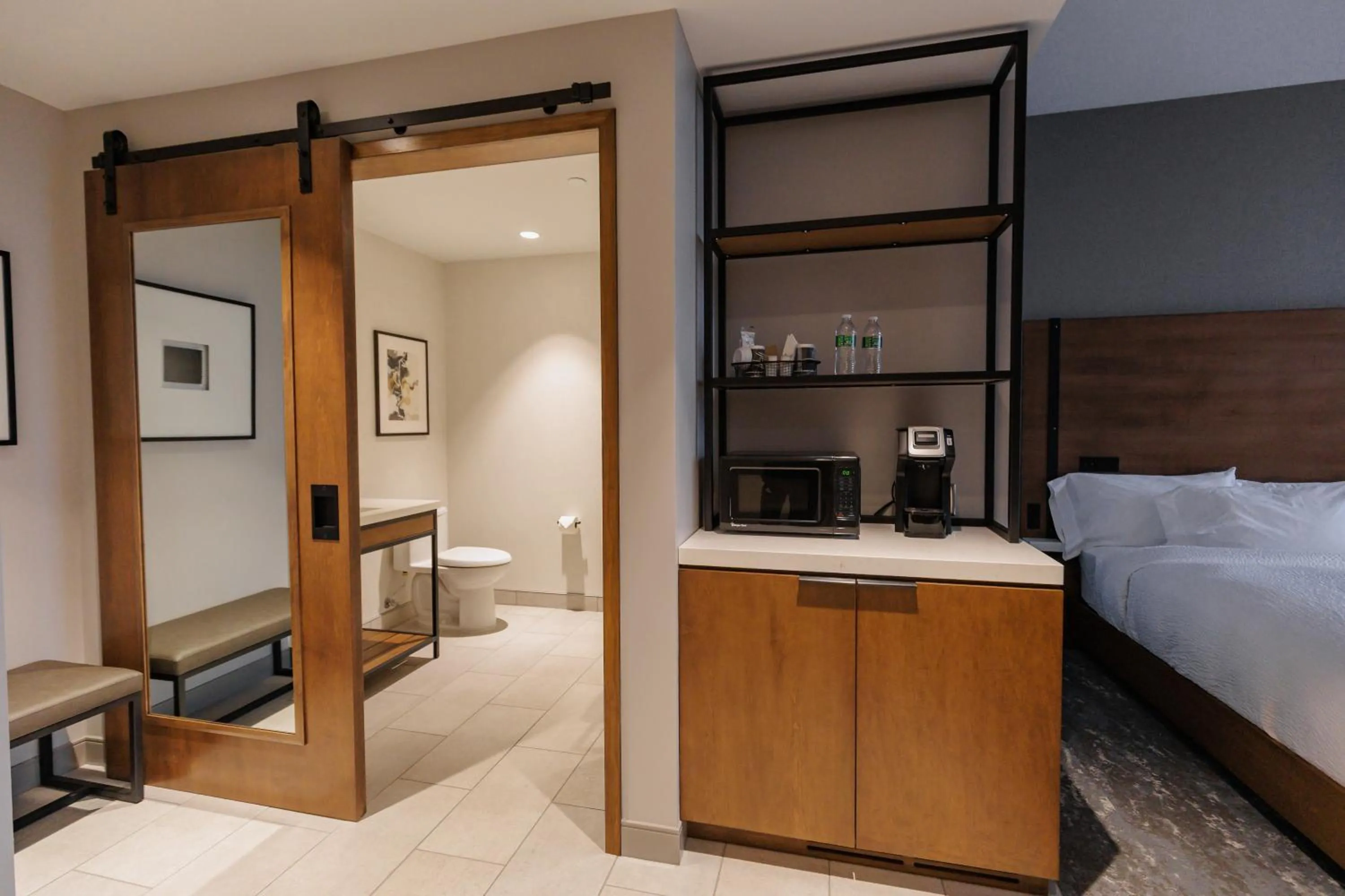Photo of the whole room, Bed in Highpoint Hotel