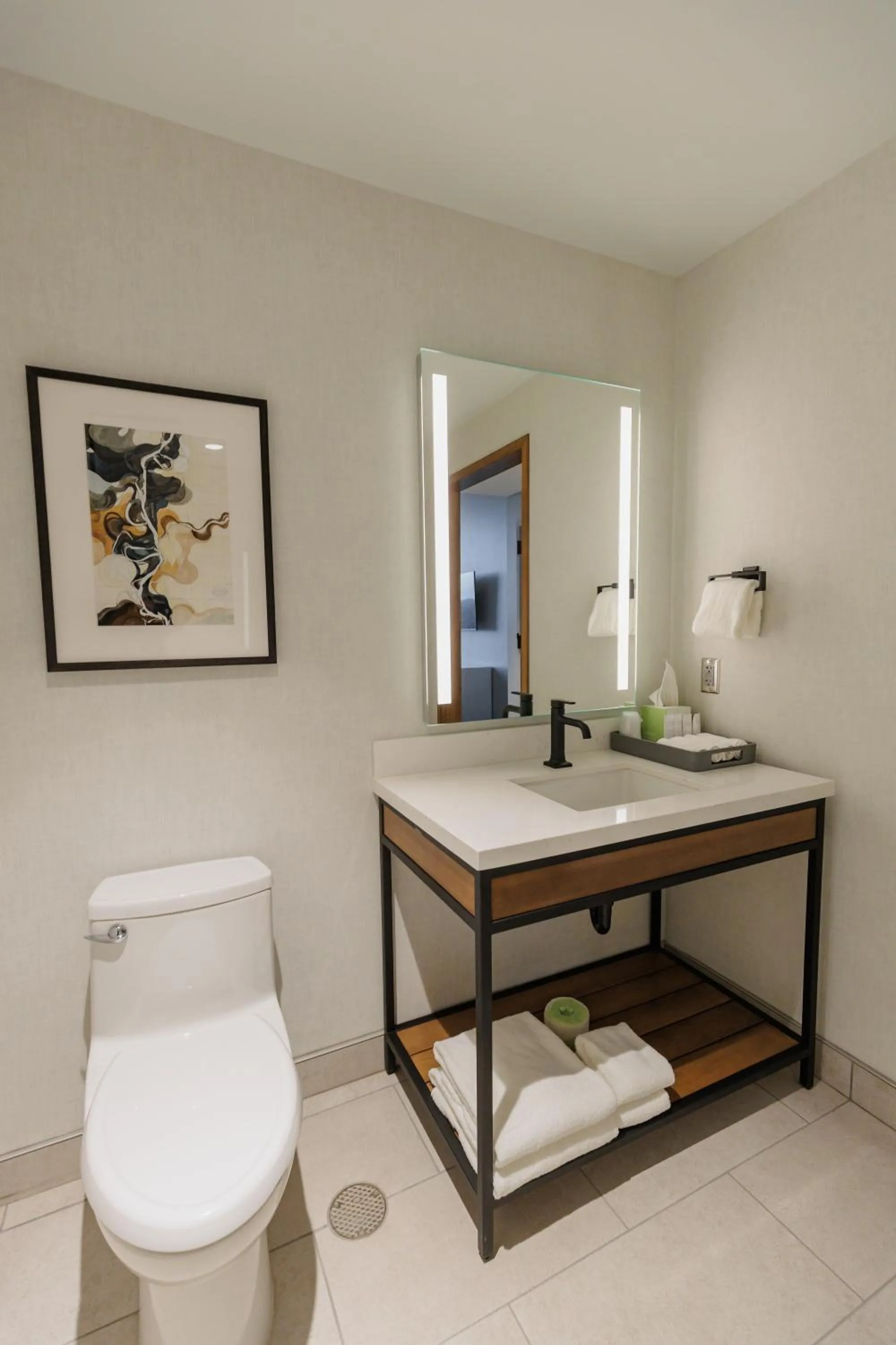 Toilet in Highpoint Hotel