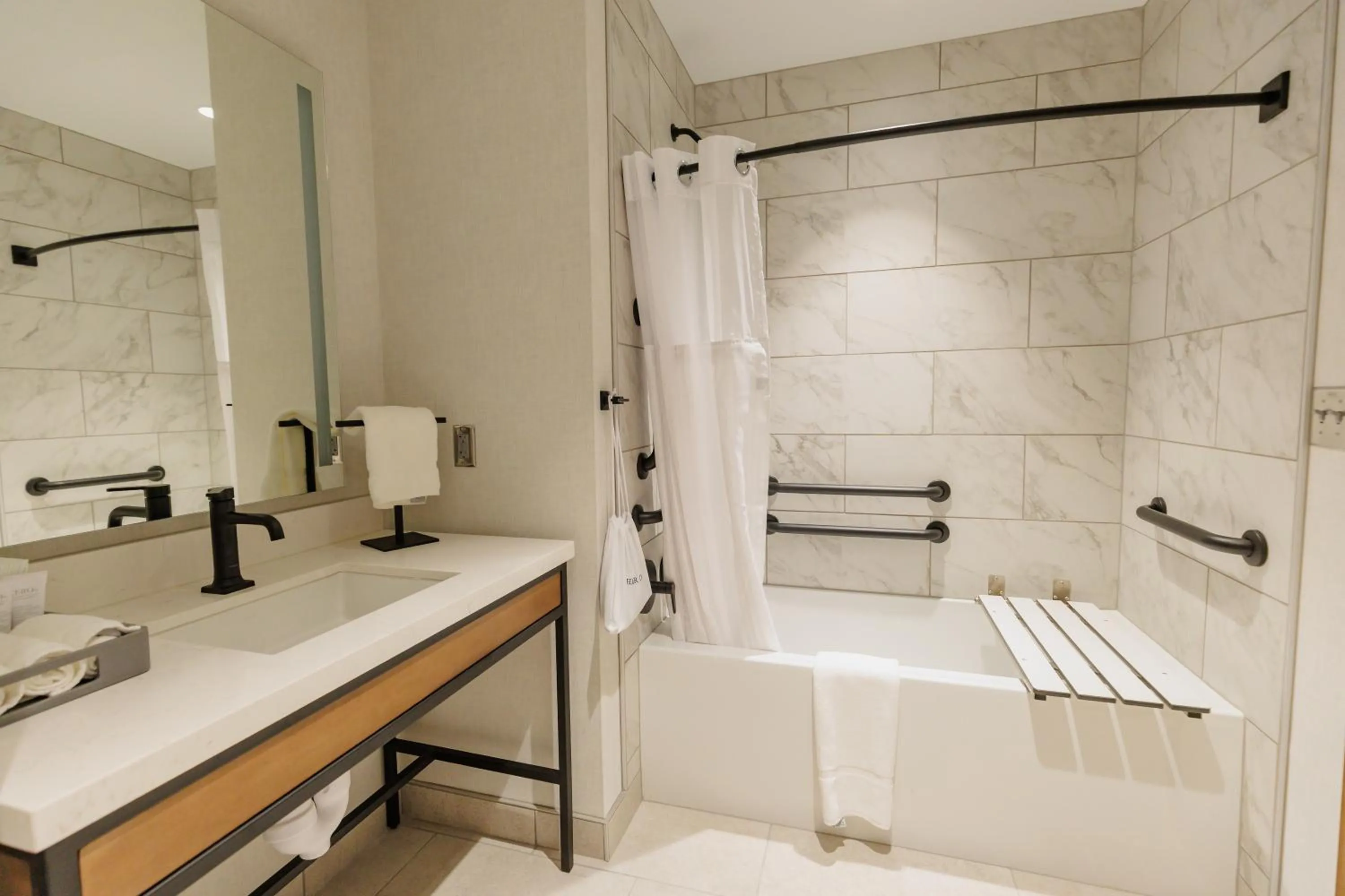 Bath in Highpoint Hotel