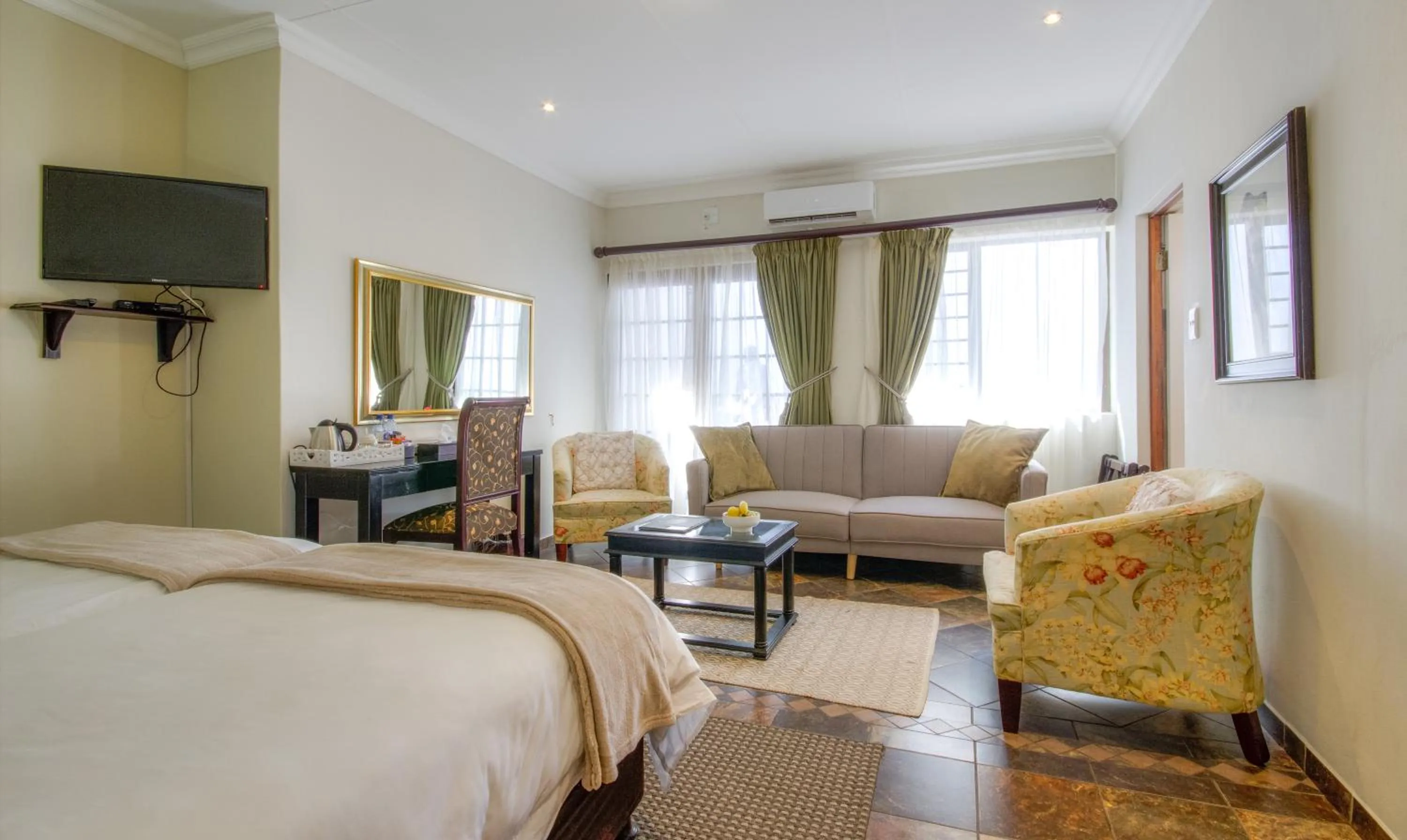 Patio, Bed in At Heritage House