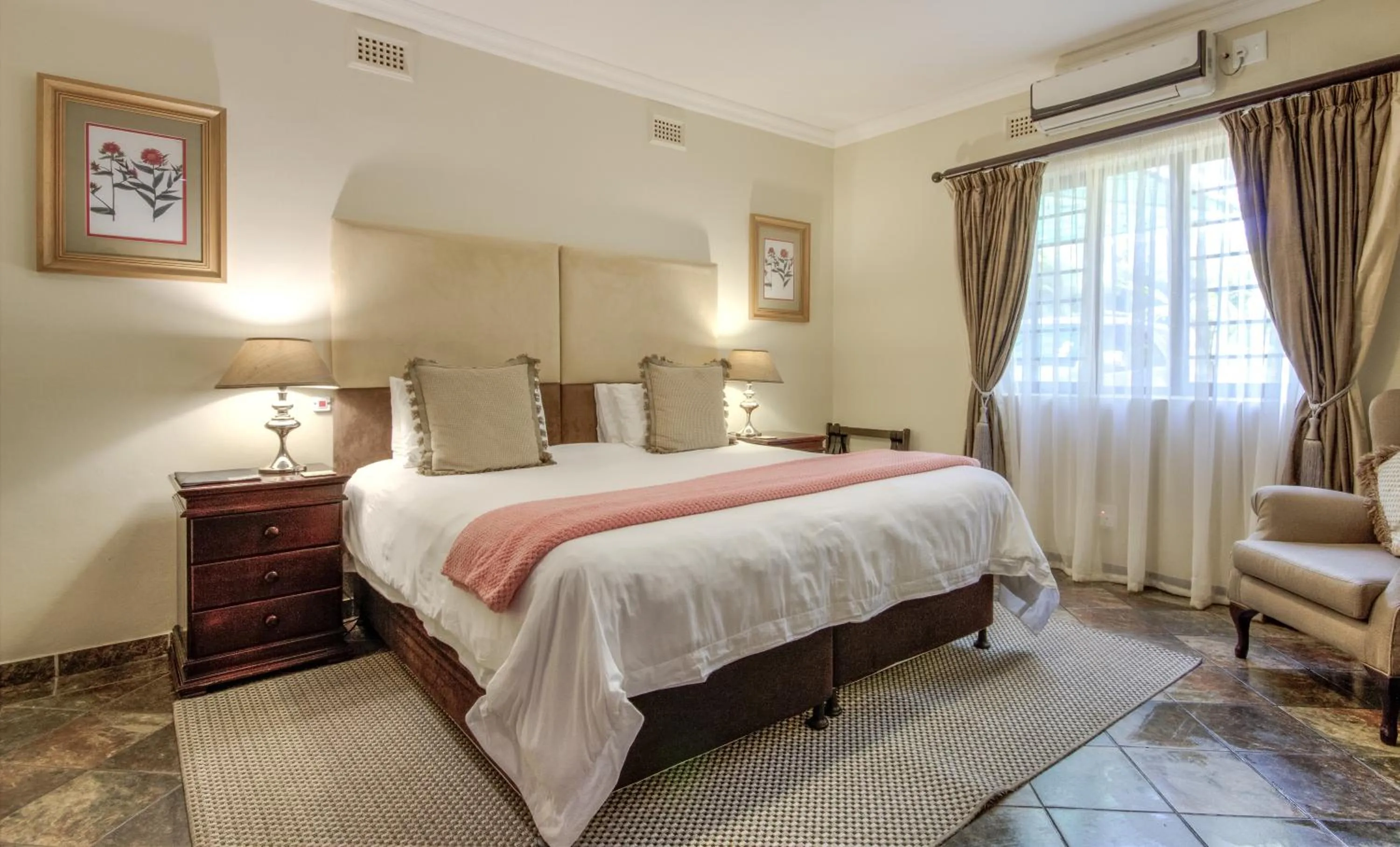 TV and multimedia, Bed in At Heritage House