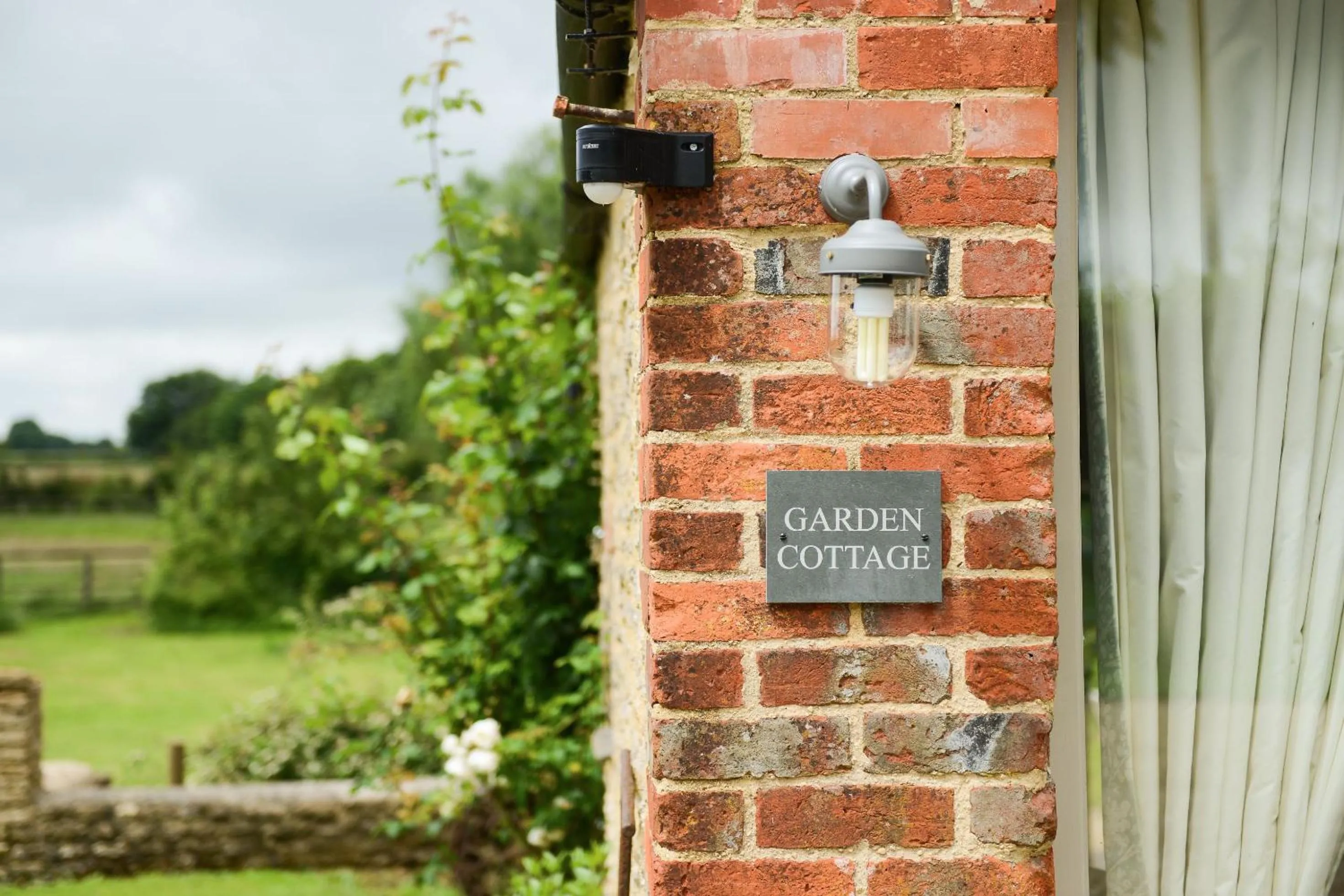 Facade/entrance in Cromhall Farm