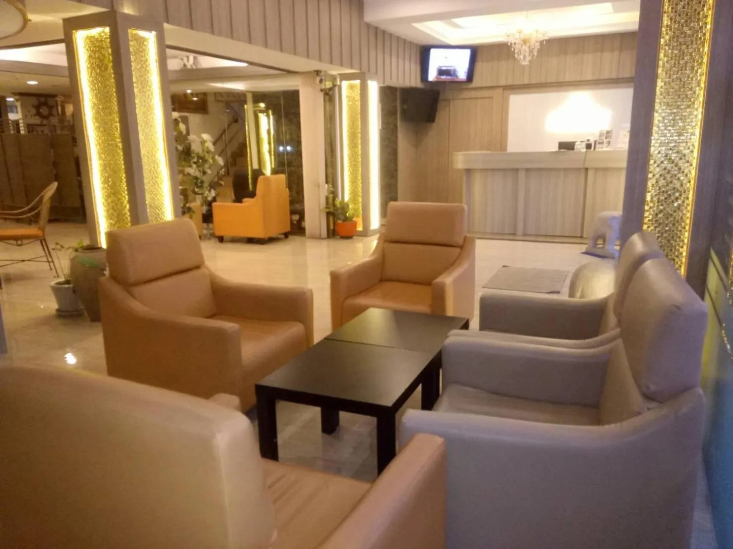 Seating area in Seaview Sriracha Hotel