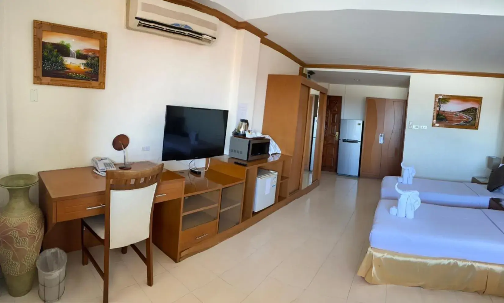 Bed in Seaview Sriracha Hotel Bed in Seaview Sriracha Hotel