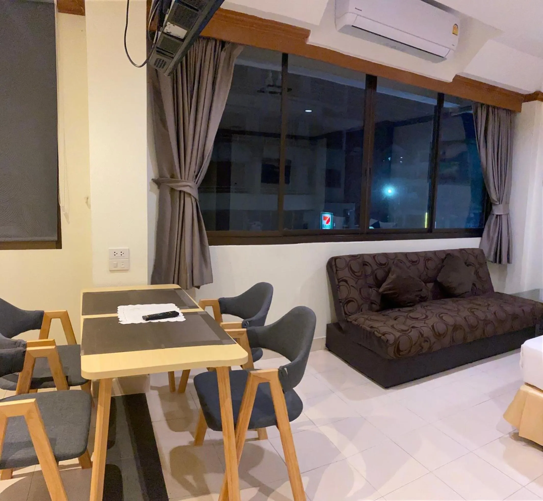 TV and multimedia in Seaview Sriracha Hotel