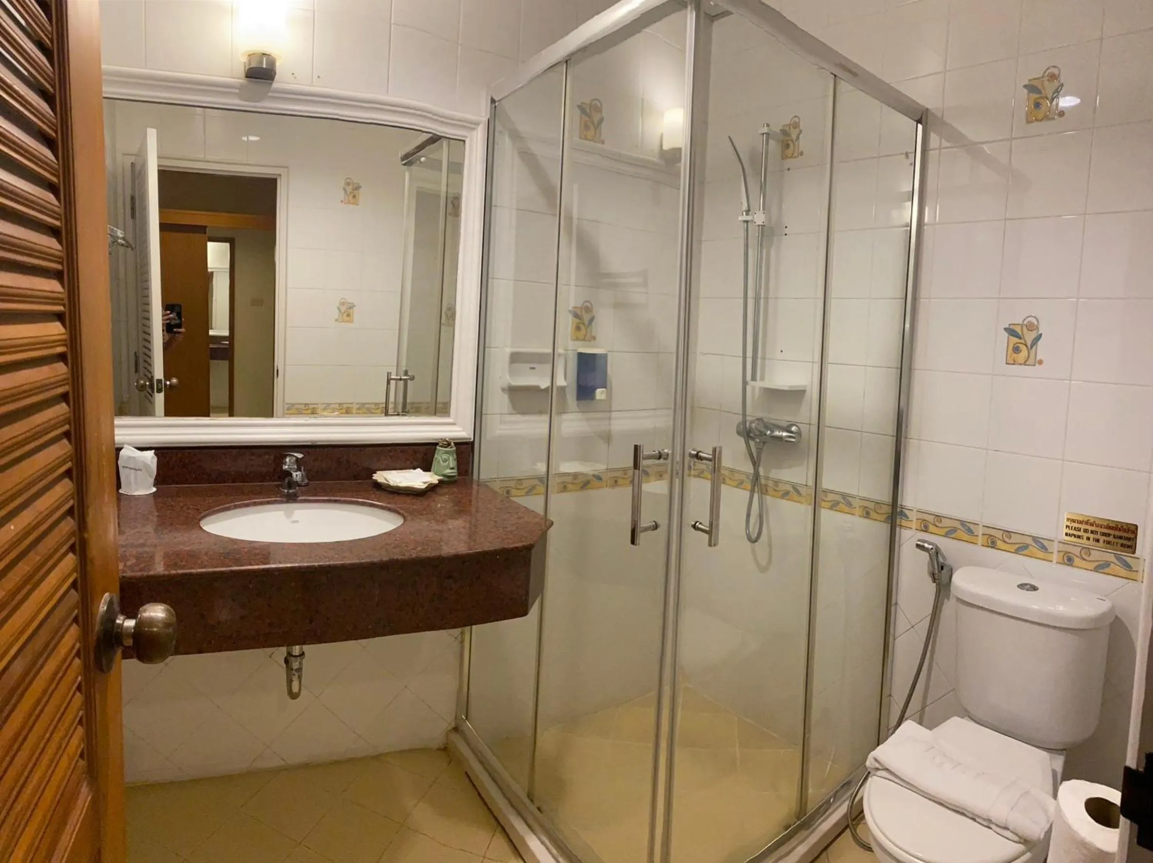 Shower in Seaview Sriracha Hotel