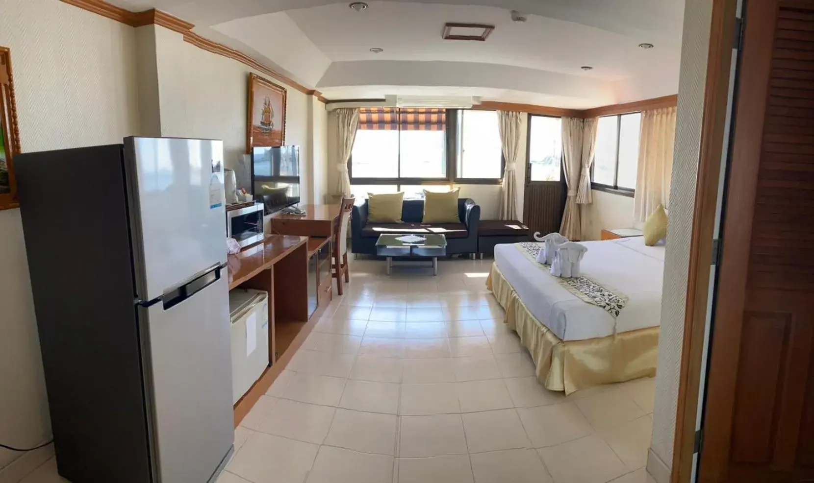 TV and multimedia in Seaview Sriracha Hotel TV and multimedia in Seaview Sriracha Hotel