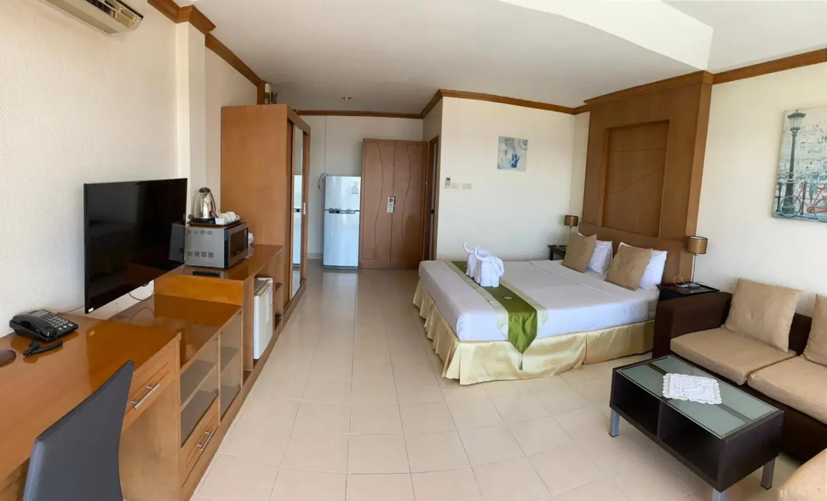 Bed in Seaview Sriracha Hotel Bed in Seaview Sriracha Hotel