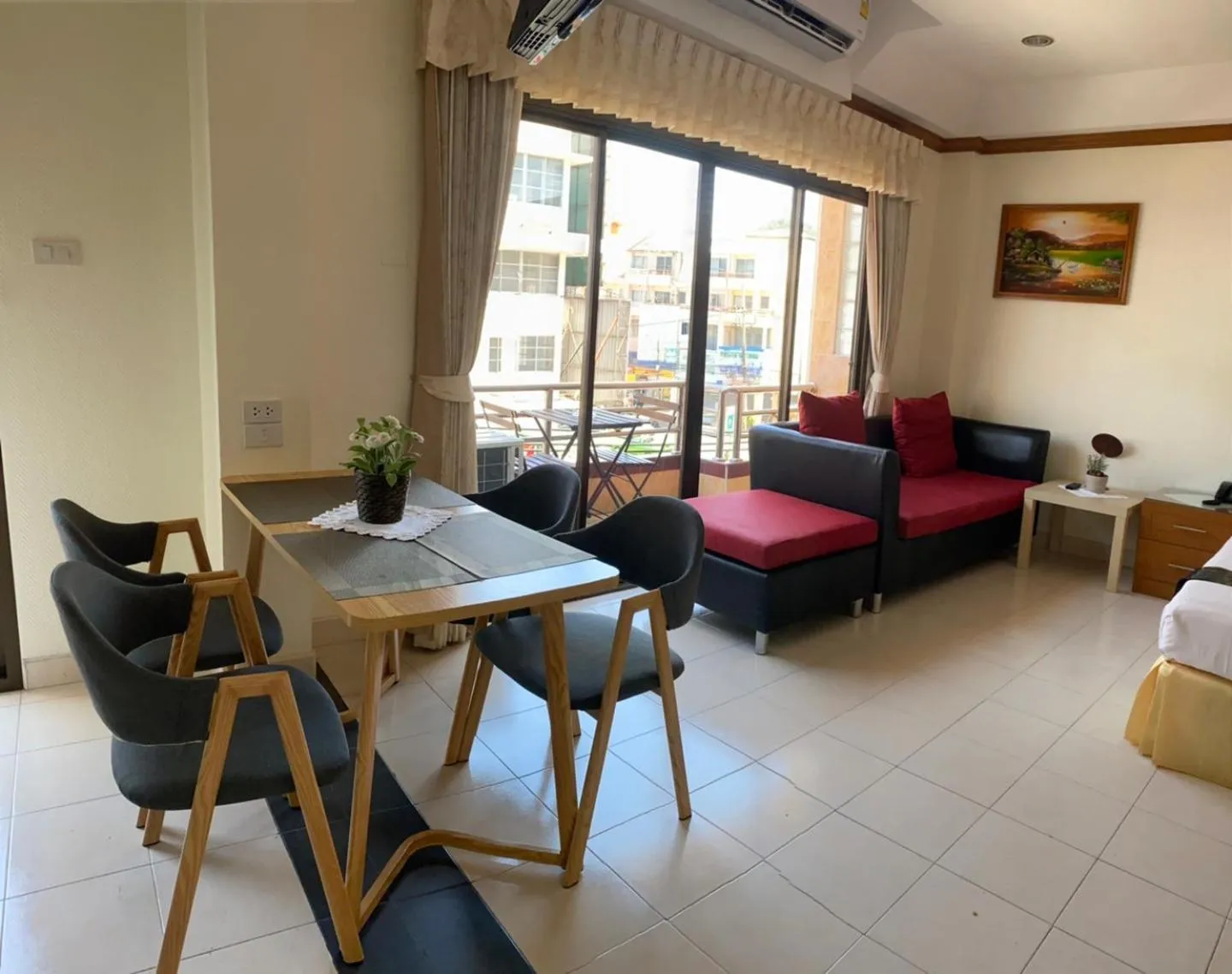 Bed in Seaview Sriracha Hotel