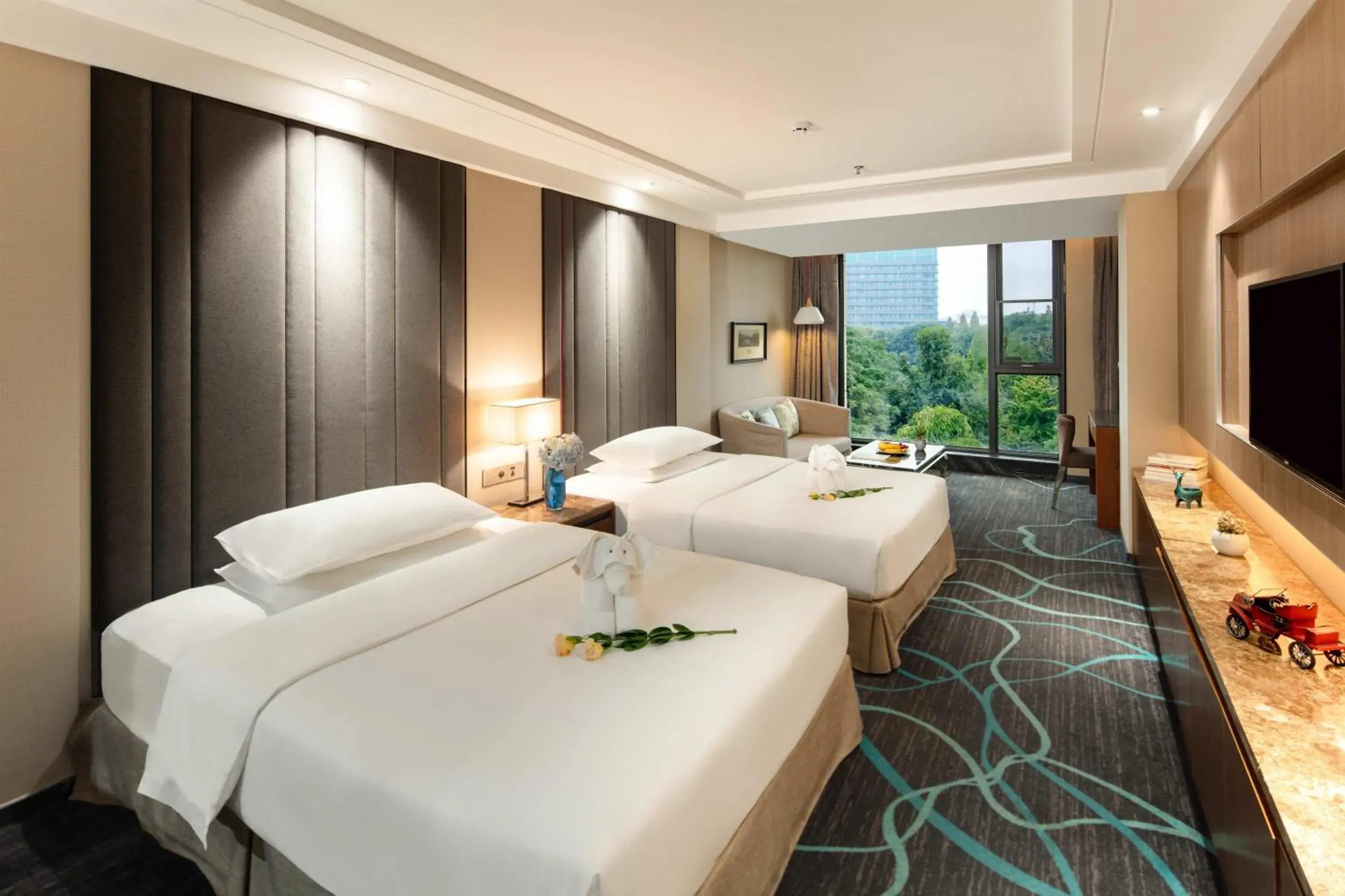 Deluxe Double or Twin Room with Garden View in Venus Royal Hotel Guilin Elephant Trunk Hill & Sun and Moon Twin Towers Branch Deluxe Double or Twin Room with Garden View in Venus Royal Hotel Guilin Elephant Trunk Hill & Sun and Moon Twin Towers Branch