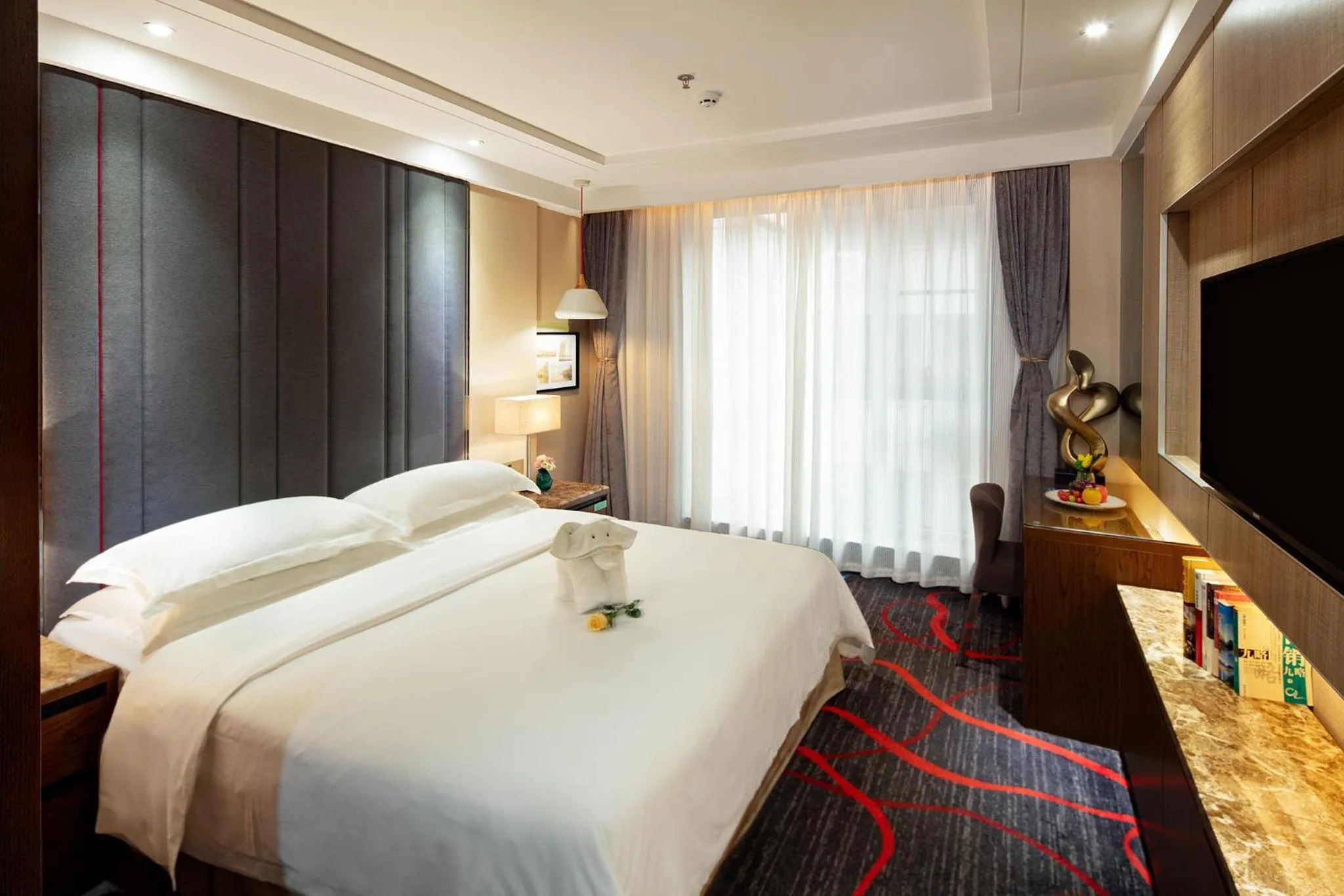 Bed in Venus Royal Hotel Guilin Elephant Trunk Hill & Sun and Moon Twin Towers Branch