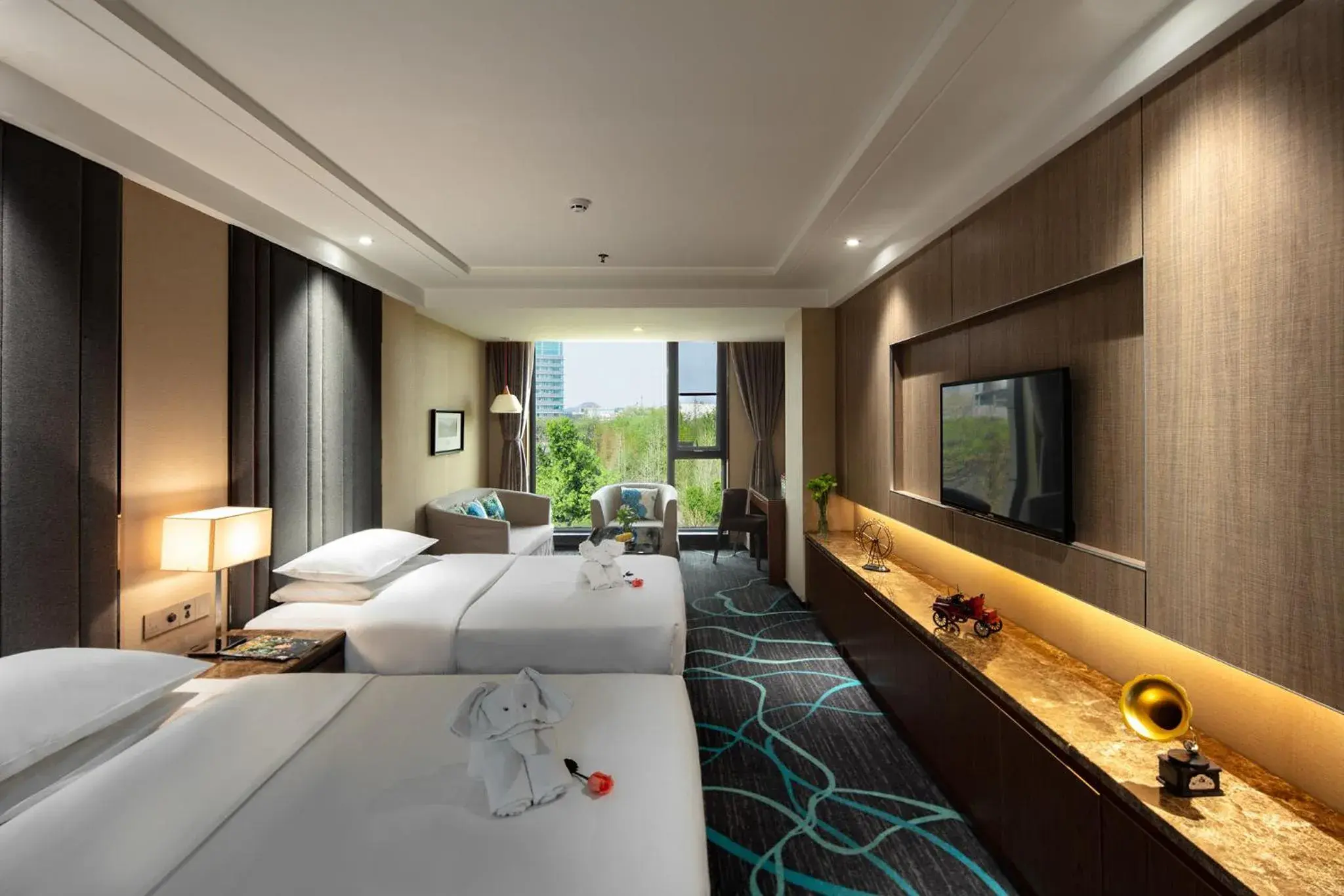 Deluxe Double or Twin Room with Garden View in Venus Royal Hotel Guilin Elephant Trunk Hill & Sun and Moon Twin Towers Branch Deluxe Double or Twin Room with Garden View in Venus Royal Hotel Guilin Elephant Trunk Hill & Sun and Moon Twin Towers Branch