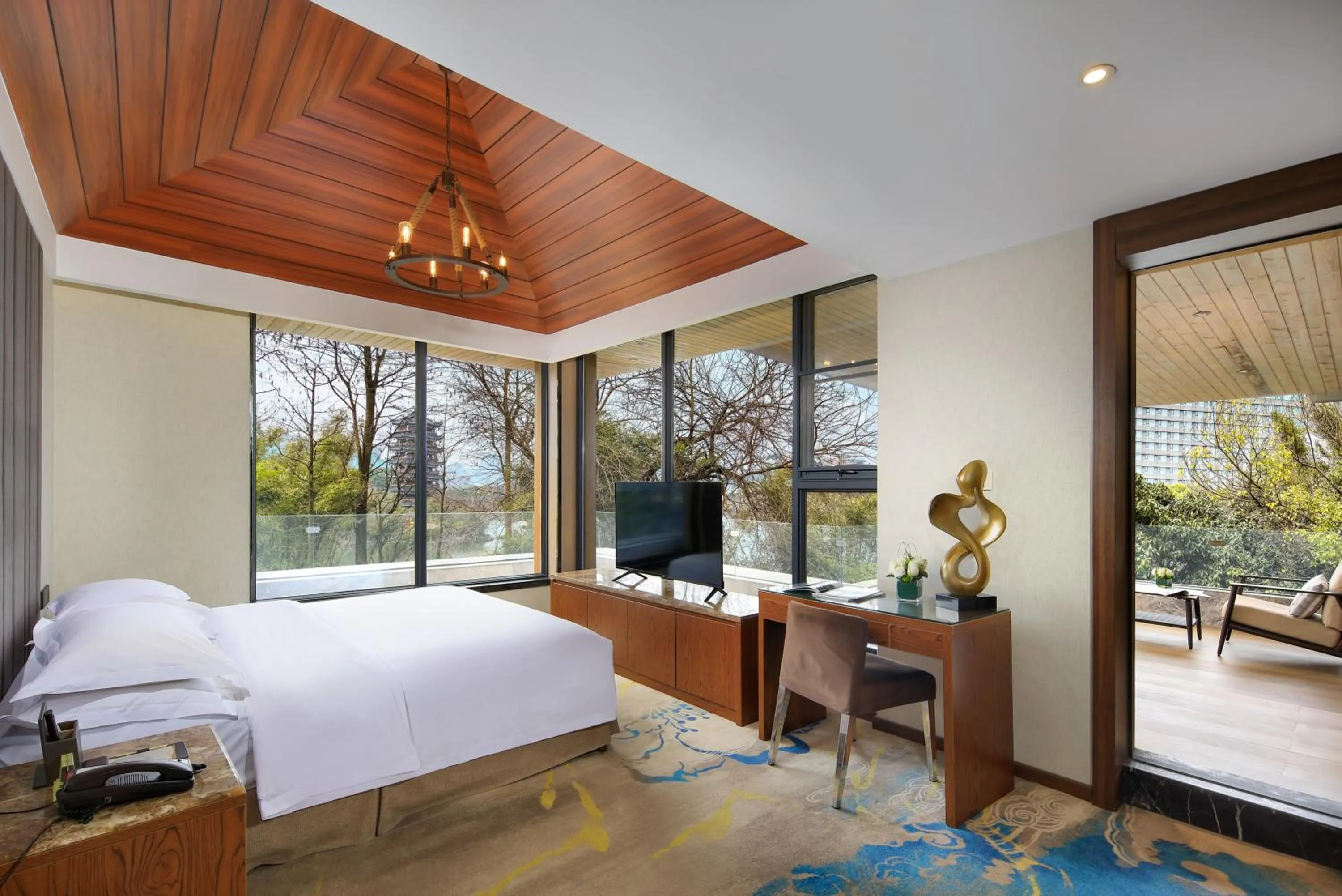 Garden, Bed in Venus Royal Hotel Guilin Elephant Trunk Hill & Sun and Moon Twin Towers Branch