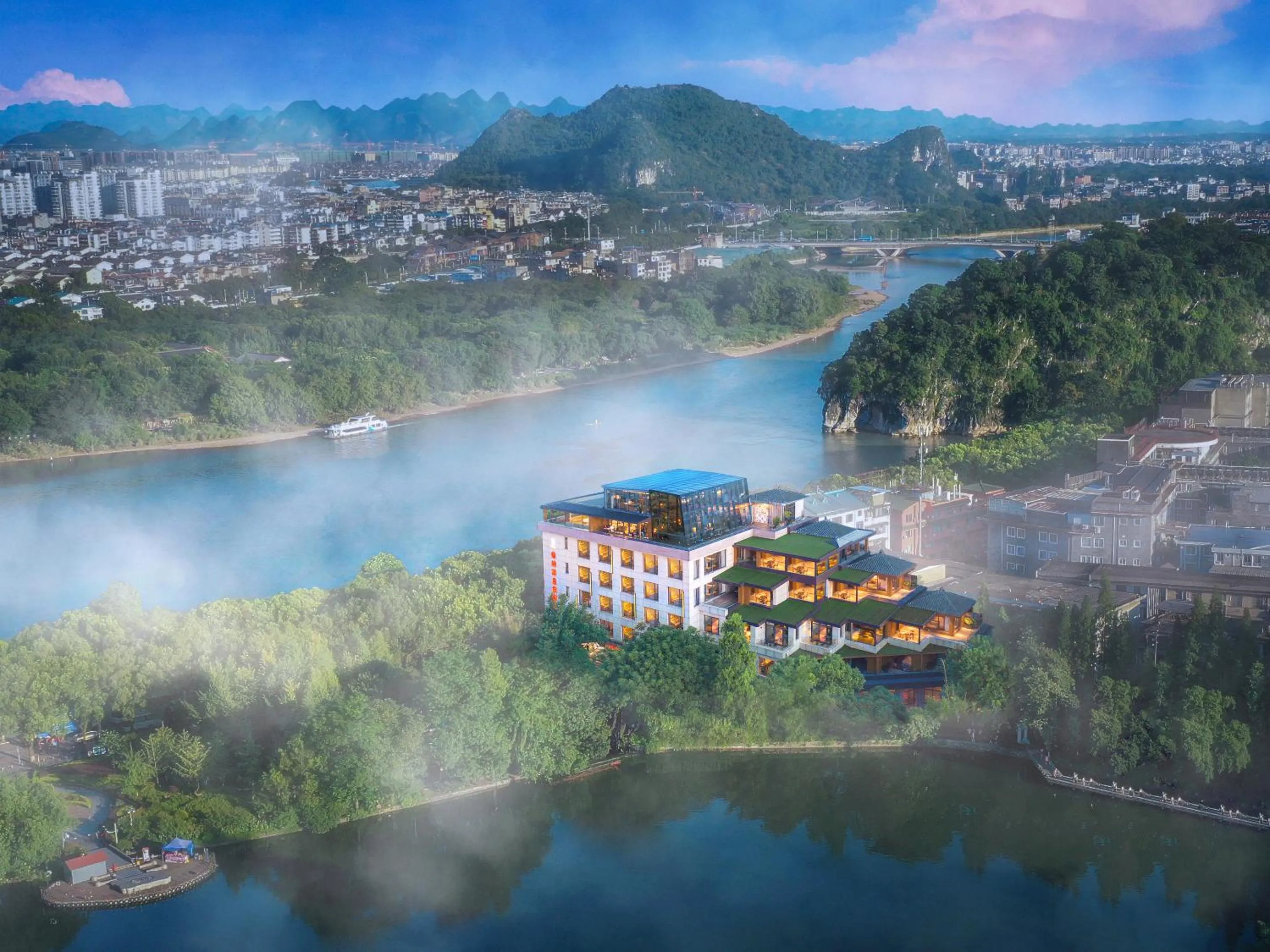 Nearby landmark in Venus Royal Hotel Guilin Elephant Trunk Hill & Sun and Moon Twin Towers Branch