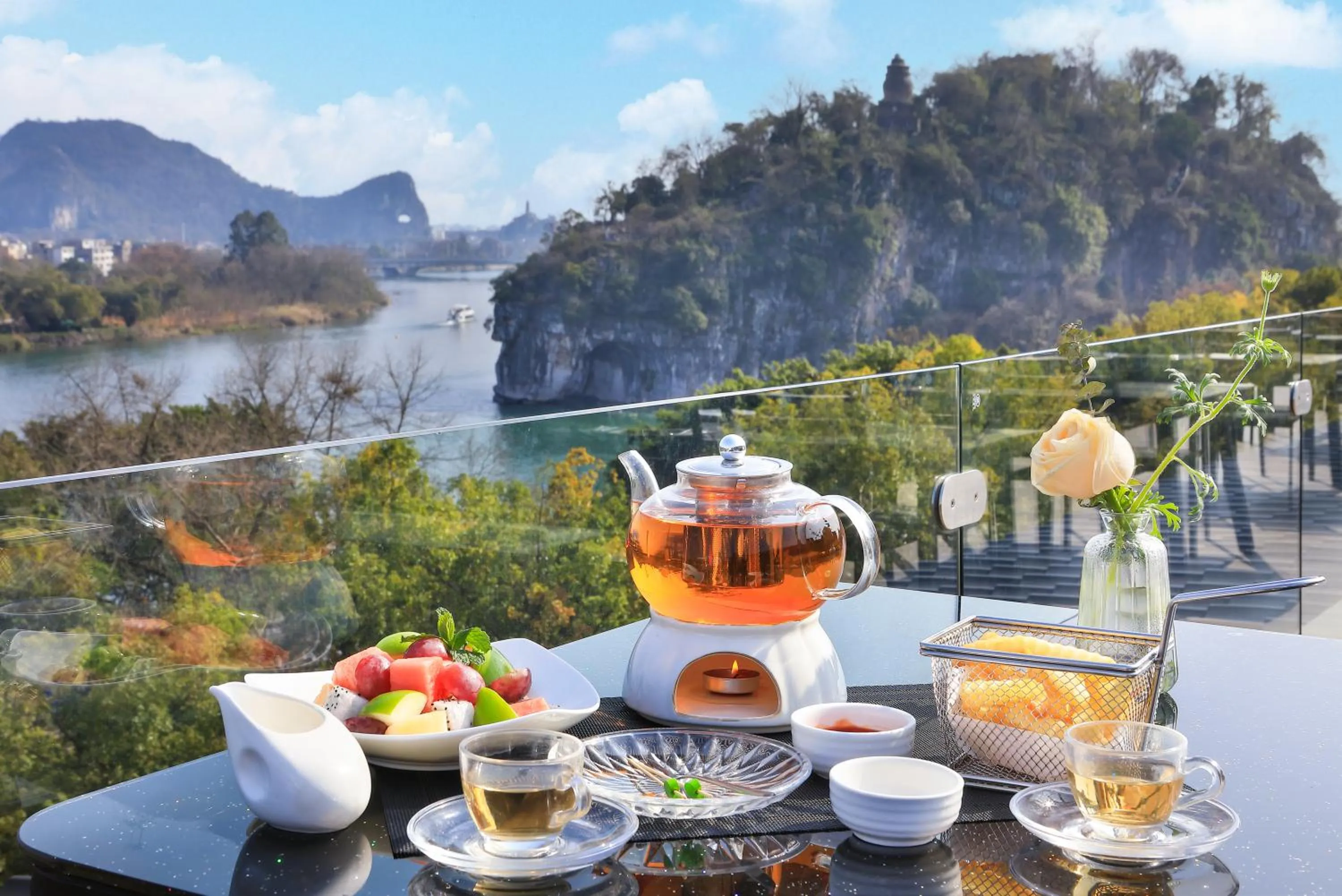 Restaurant/places to eat in Venus Royal Hotel Guilin Elephant Trunk Hill & Sun and Moon Twin Towers Branch