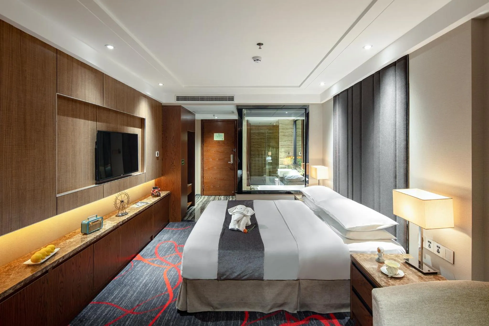 Photo of the whole room, Bed in Venus Royal Hotel Guilin Elephant Trunk Hill & Sun and Moon Twin Towers Branch