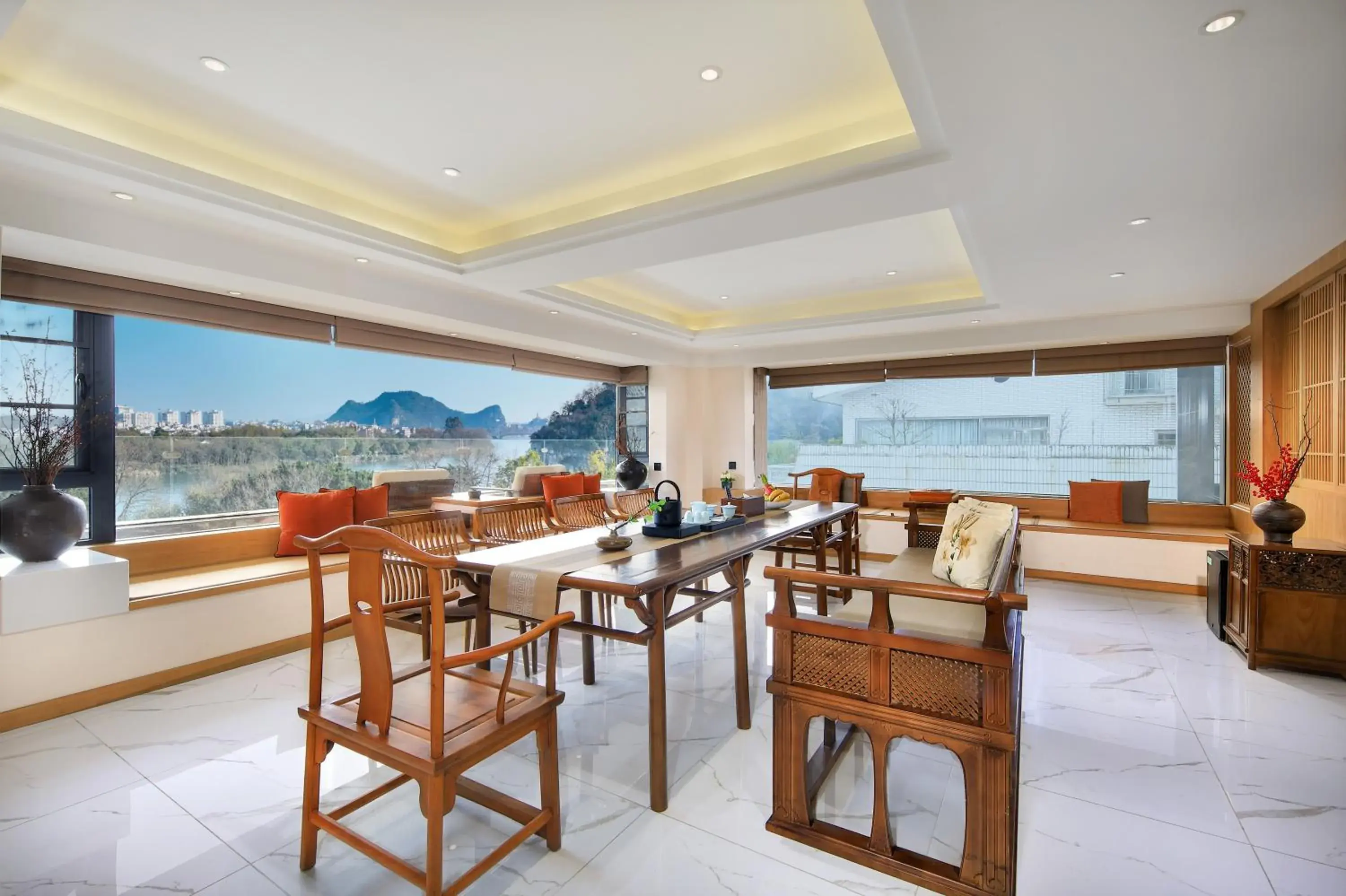 Suite with Mountain View in Venus Royal Hotel Guilin Elephant Trunk Hill & Sun and Moon Twin Towers Branch Suite with Mountain View in Venus Royal Hotel Guilin Elephant Trunk Hill & Sun and Moon Twin Towers Branch