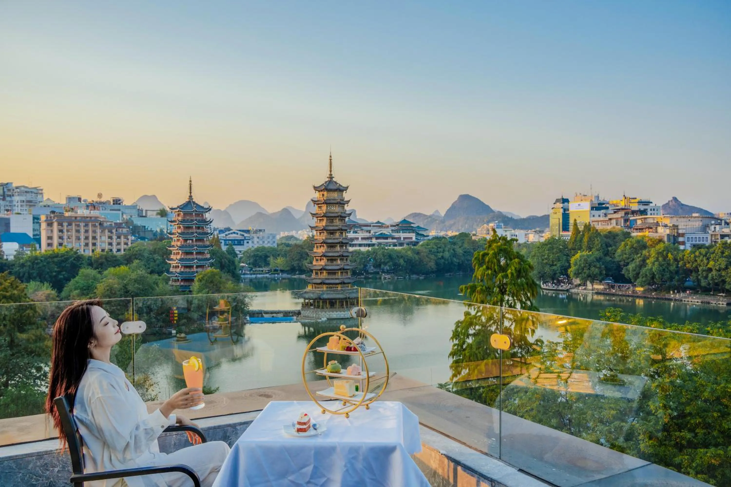 Restaurant/places to eat in Venus Royal Hotel Guilin Elephant Trunk Hill & Sun and Moon Twin Towers Branch