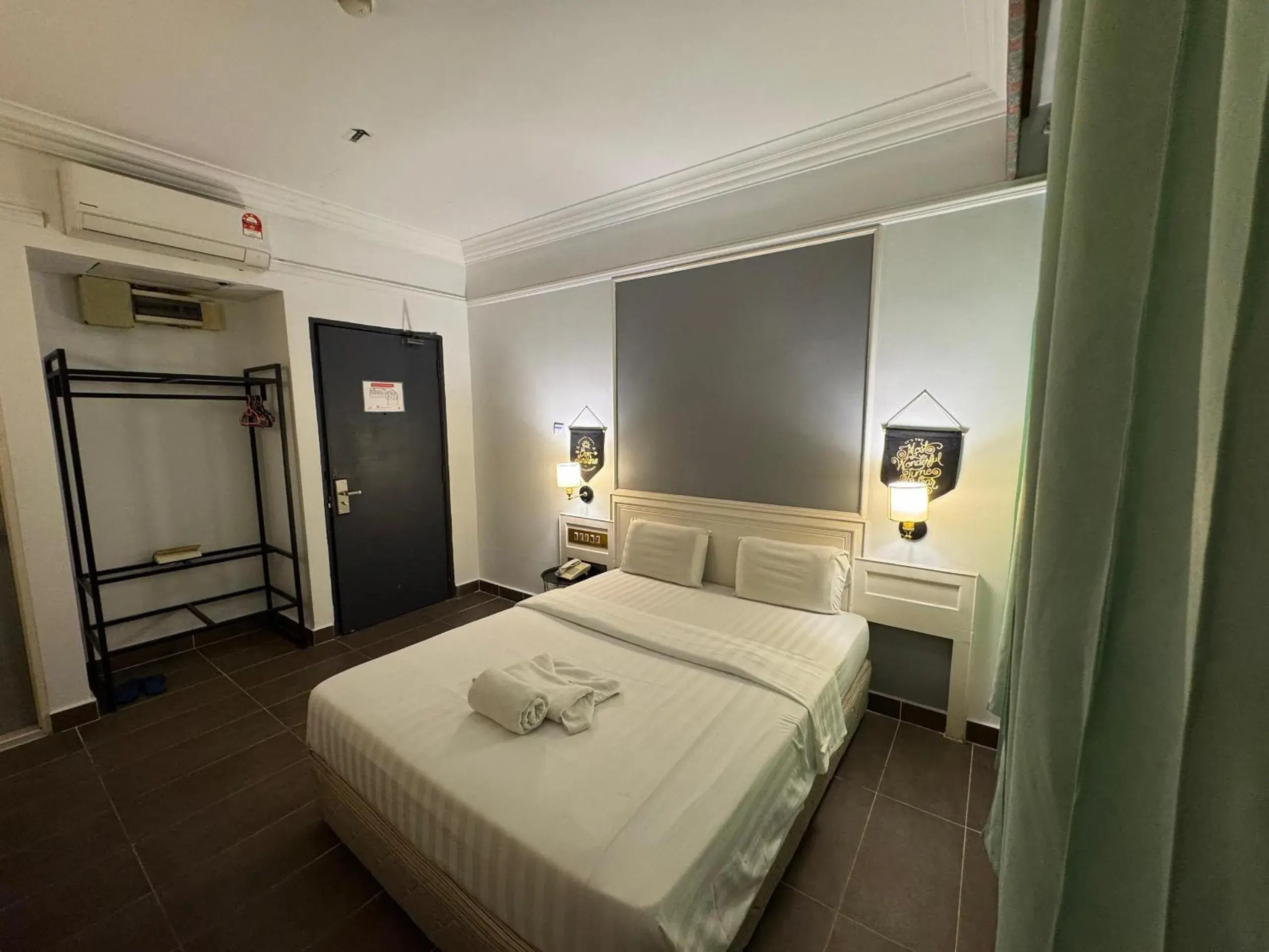 Bedroom, Bed in Hotel Deleeton Bedroom, Bed in Hotel Deleeton