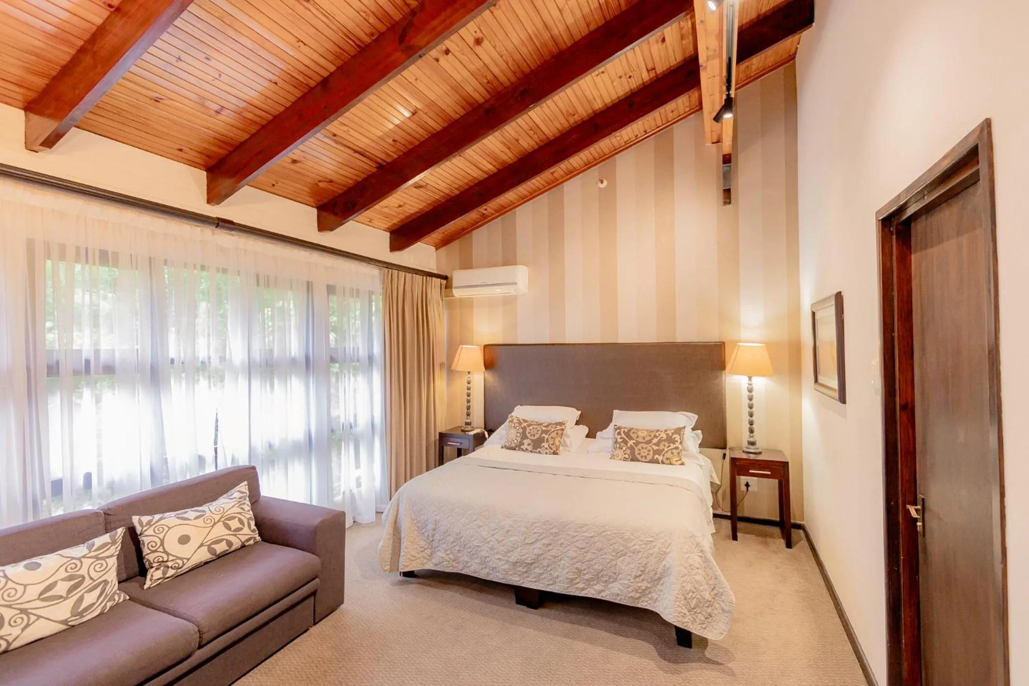 Bed in The Kelway Hotel